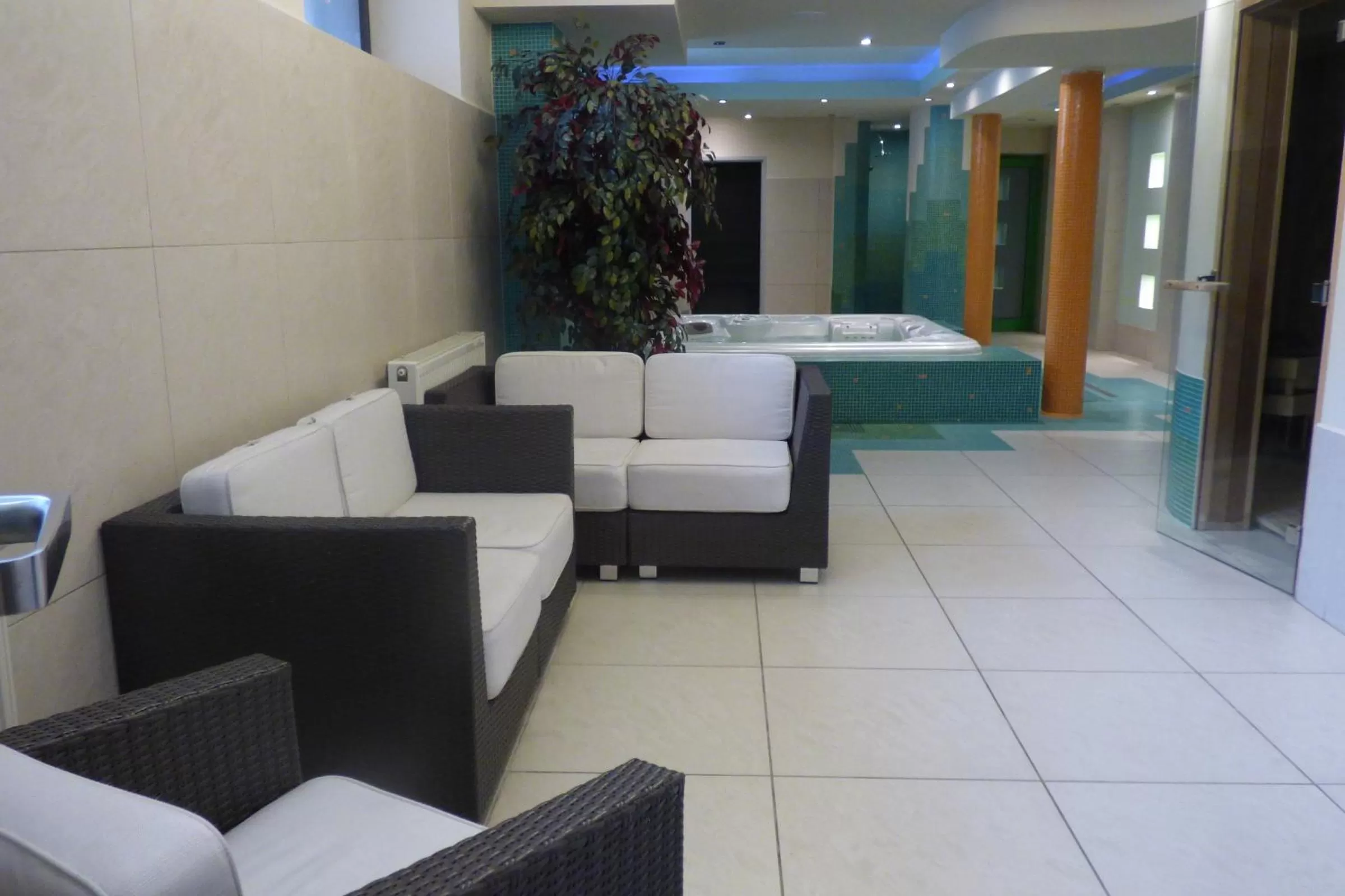 Hot Tub in Ośrodek Natura Zdrój Wellness & SPA