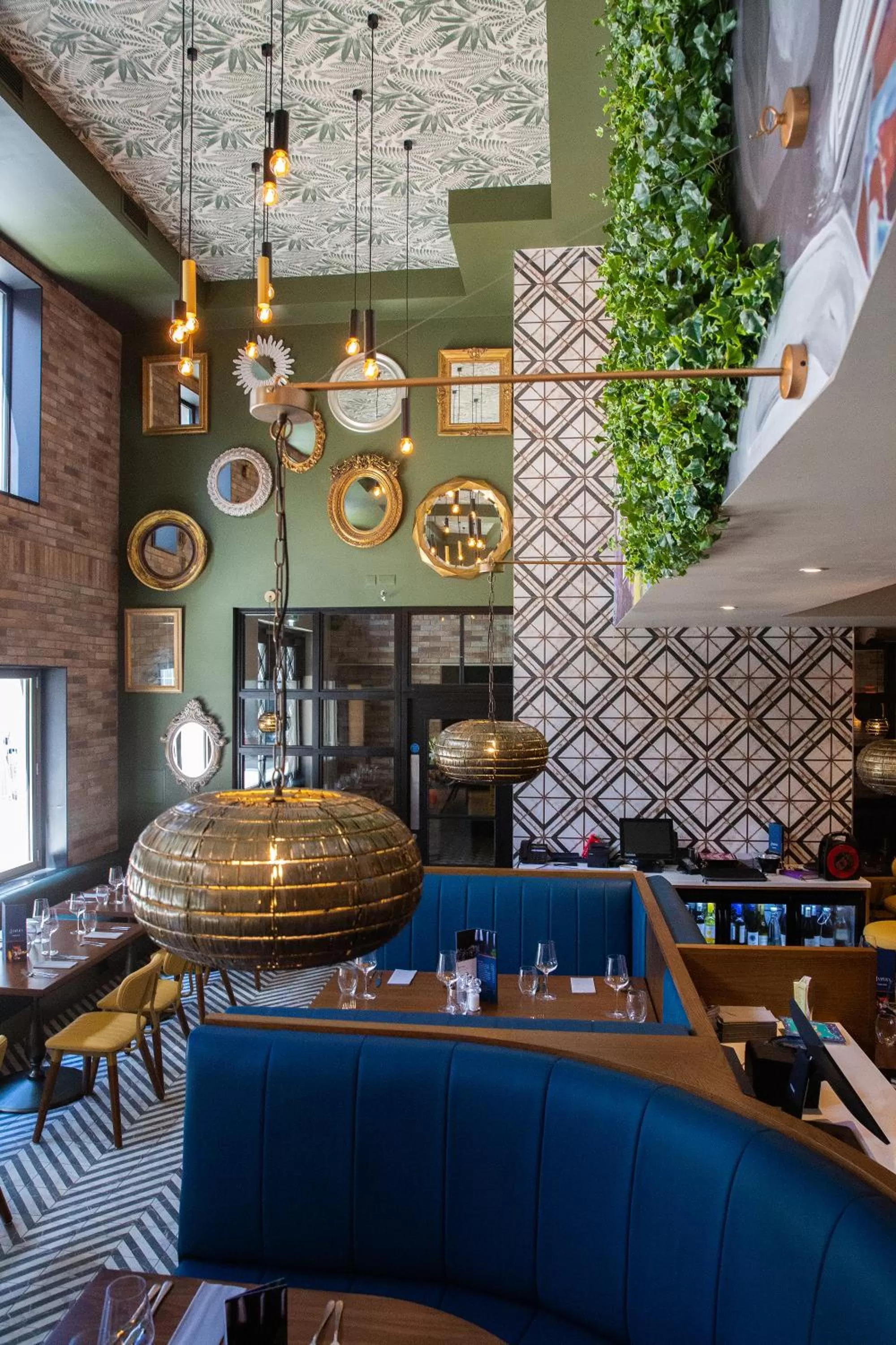 Restaurant/places to eat in Crown Quarter