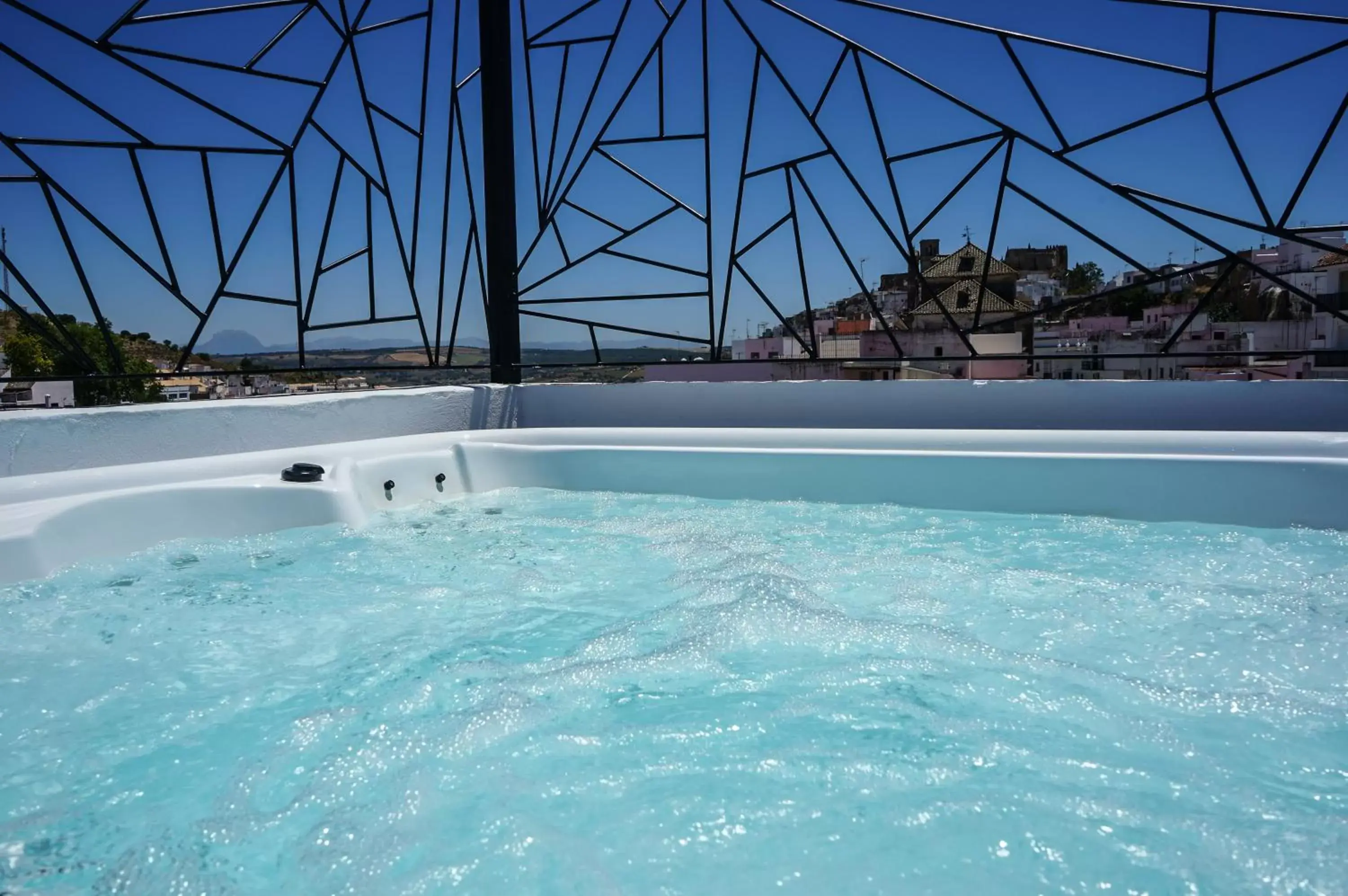 Hot Tub, Swimming Pool in Hotel Posada de las Cuevas