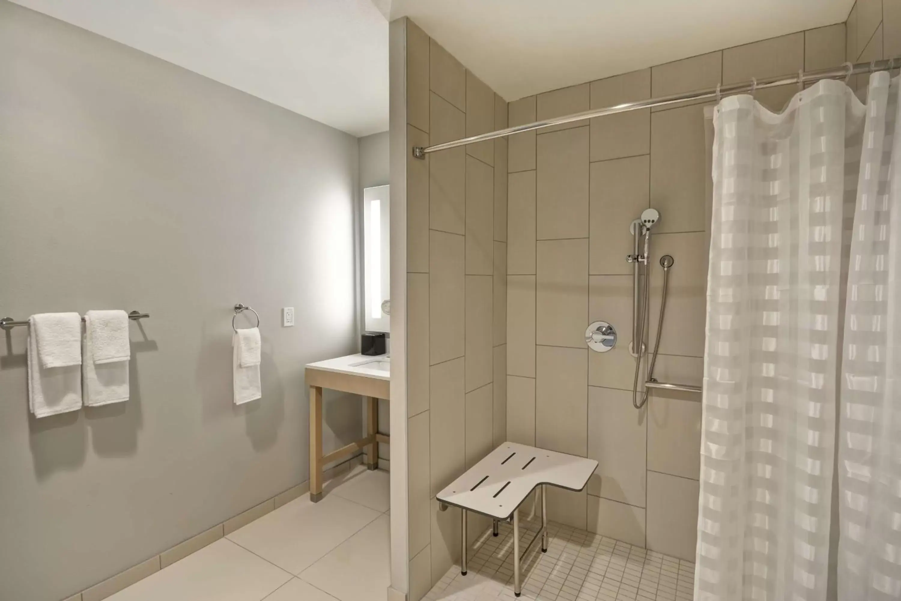 Photo of the whole room in Hyatt Place Fresno Photo of the whole room in Hyatt Place Fresno