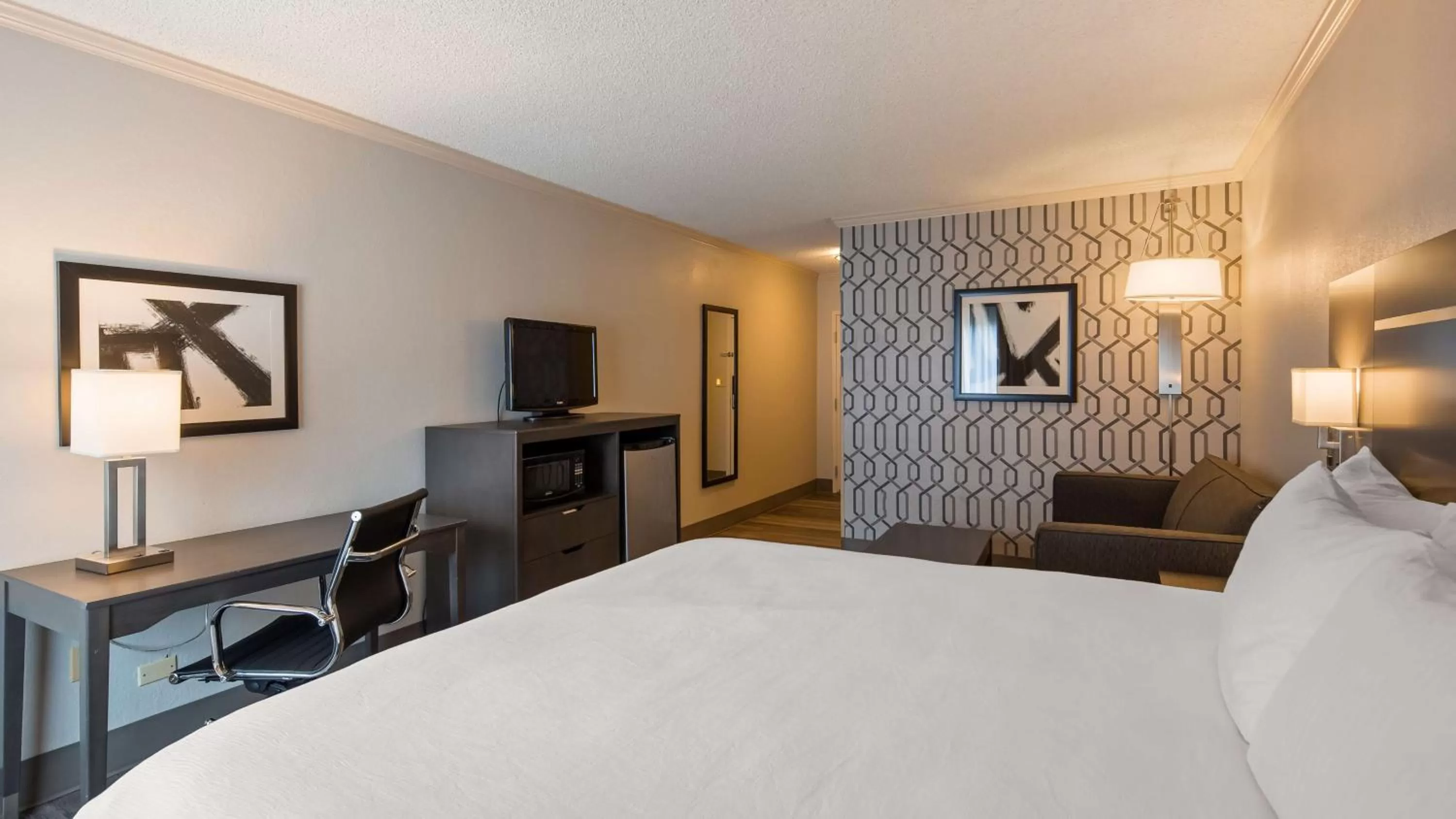 Bedroom, Bed in Best Western Plus Morristown Conference Center