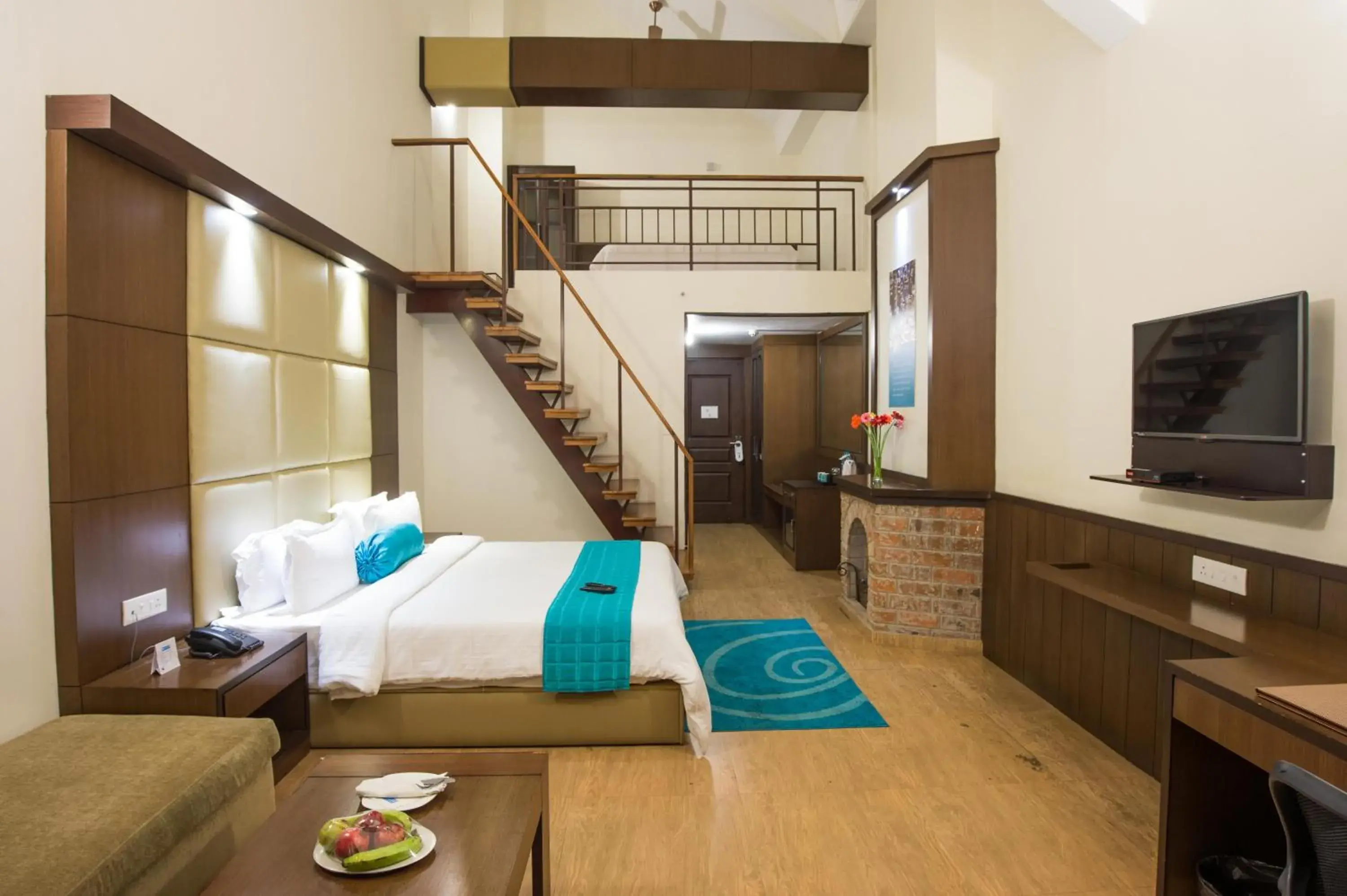 Bedroom, TV/Entertainment Center in Hotel Sinclairs Retreat Kalimpong