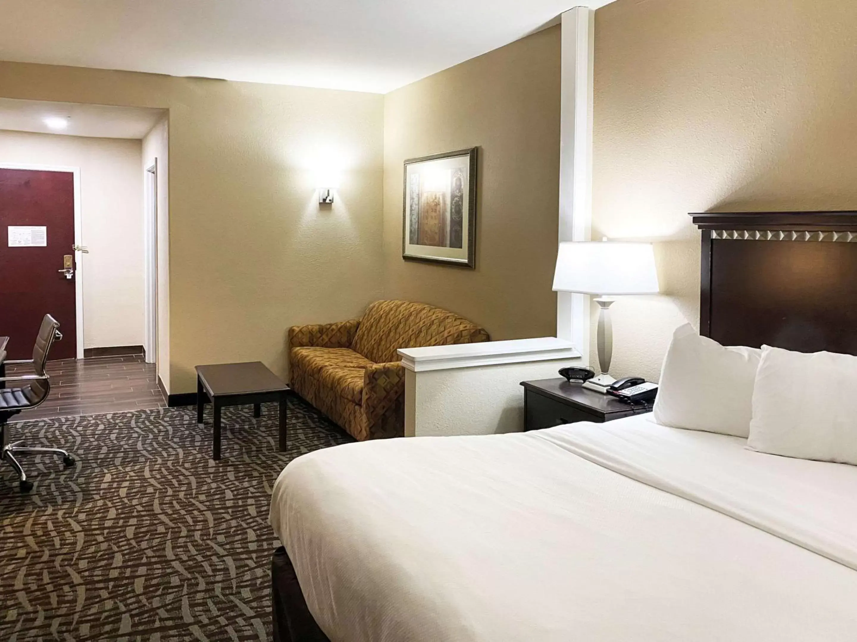 Bedroom in Comfort Suites by Choice Hotels, Kingsland, I-95, Kings Bay Naval Base