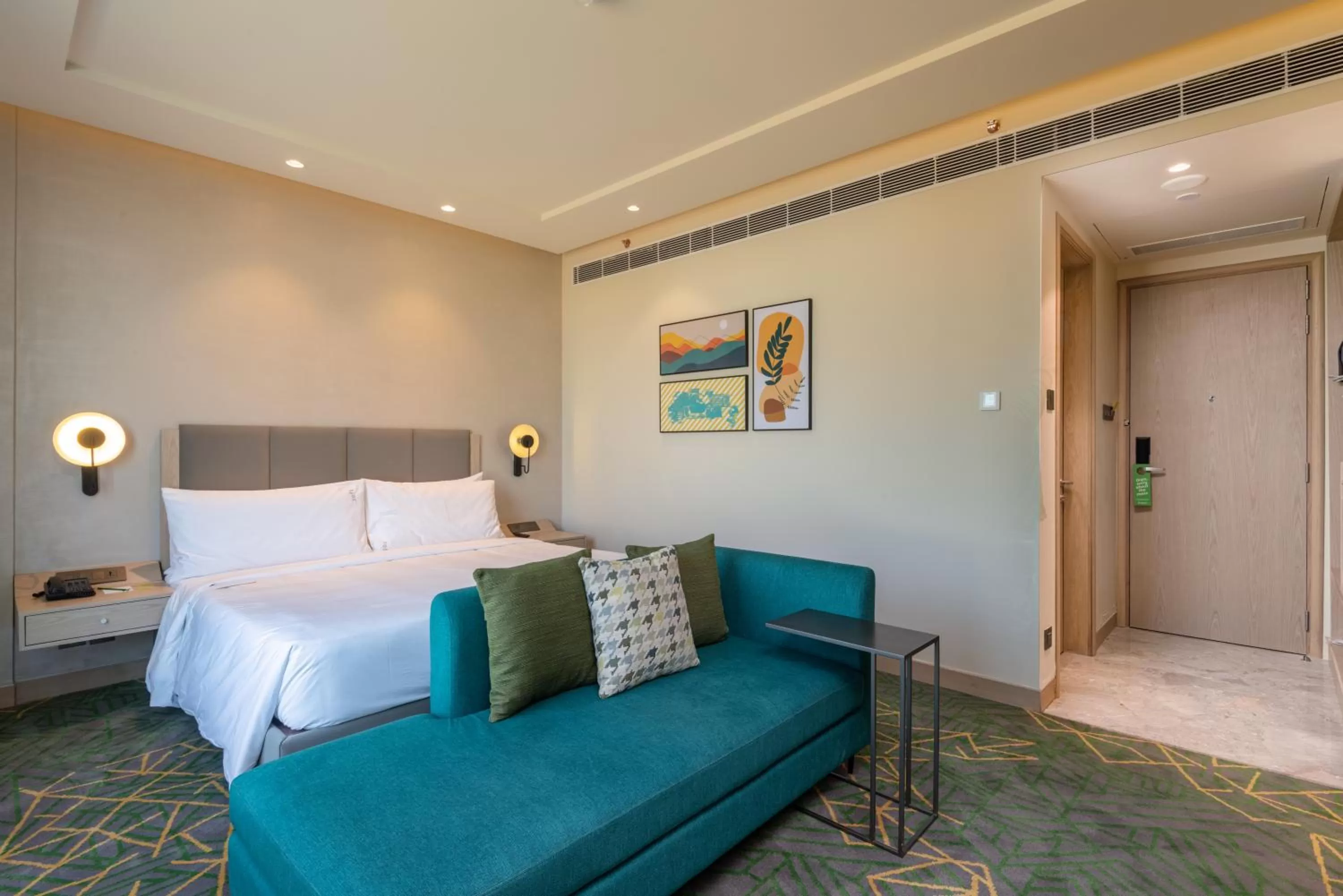 Bed in Holiday Inn Katra Vaishno Devi by IHG