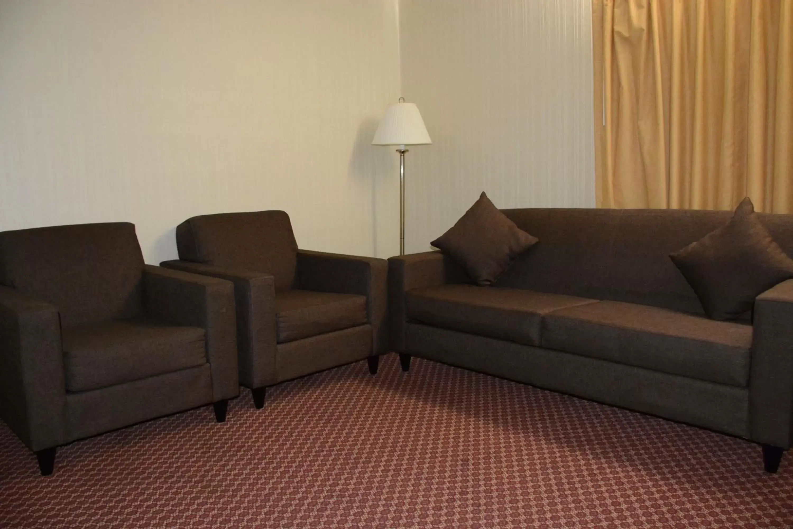 Bedroom, Seating Area in Travelodge by Wyndham Lethbridge