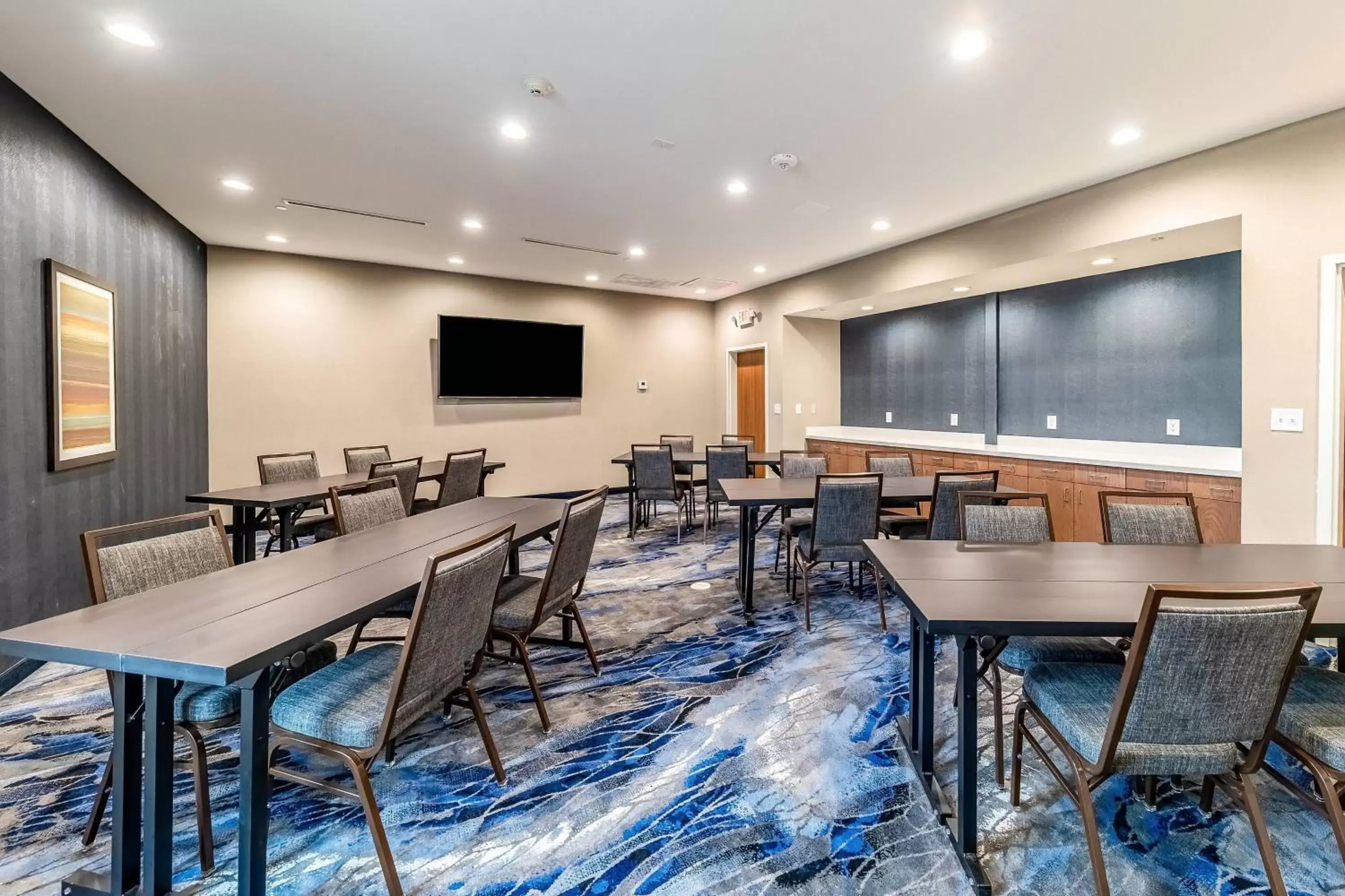Meeting/conference room, Restaurant/Places to Eat in Fairfield Inn & Suites by Marriott Gainesville I-35