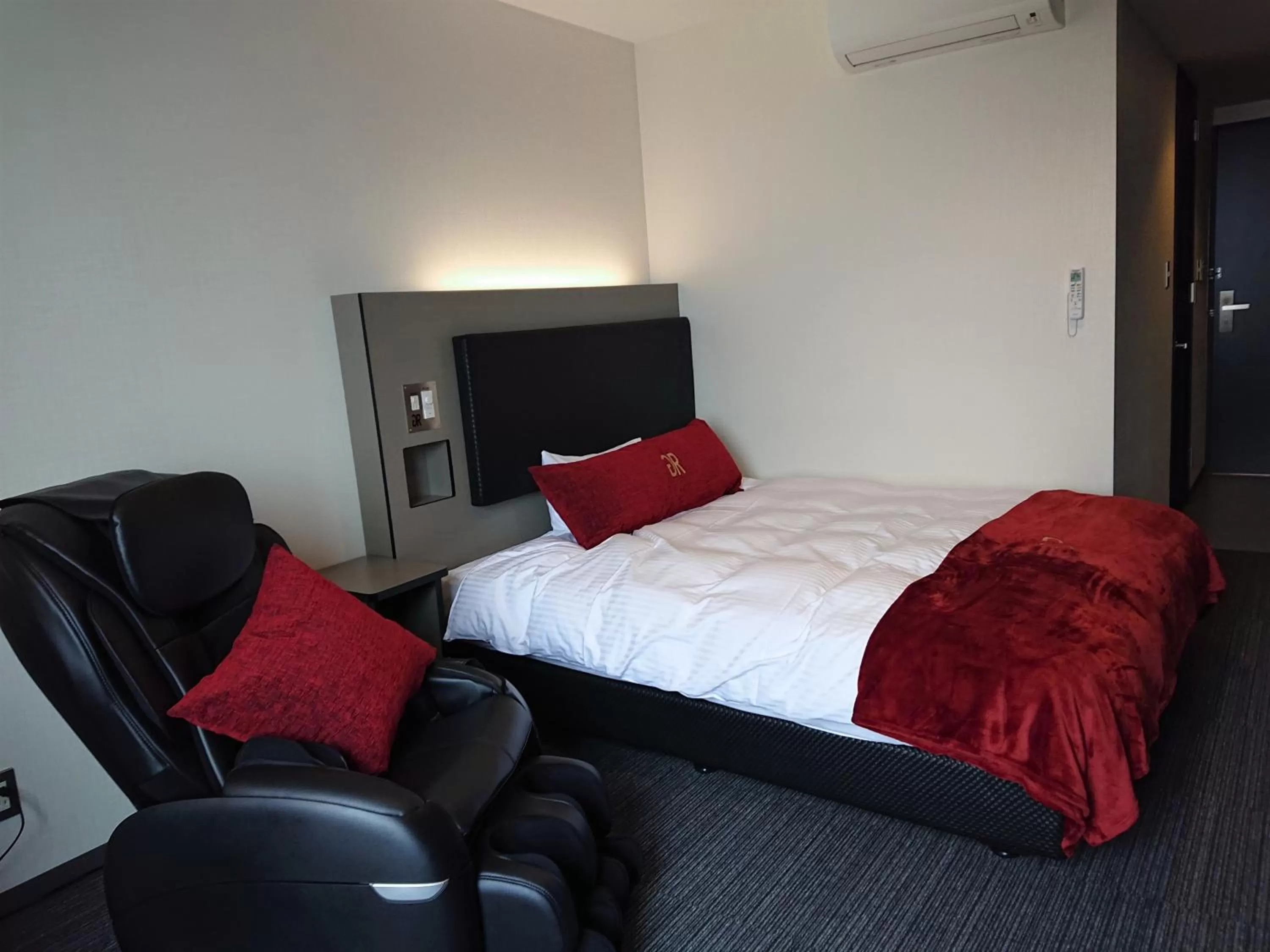 Photo of the whole room, Bed in Green Rich Hotel Kurume Natural Hot Spring Arimamutsumonnoyu