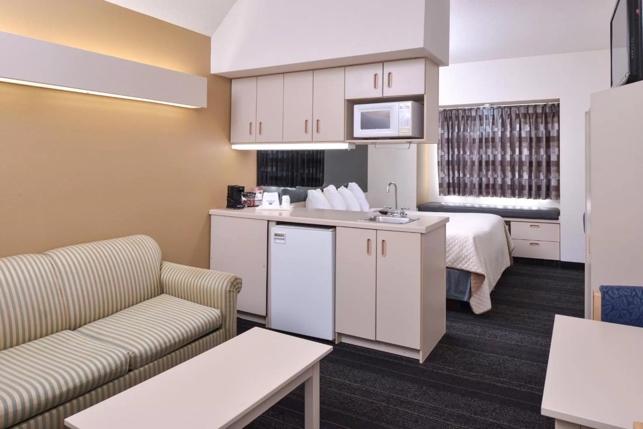 Bedroom in Americas Best Value Inn & Suites Maryville