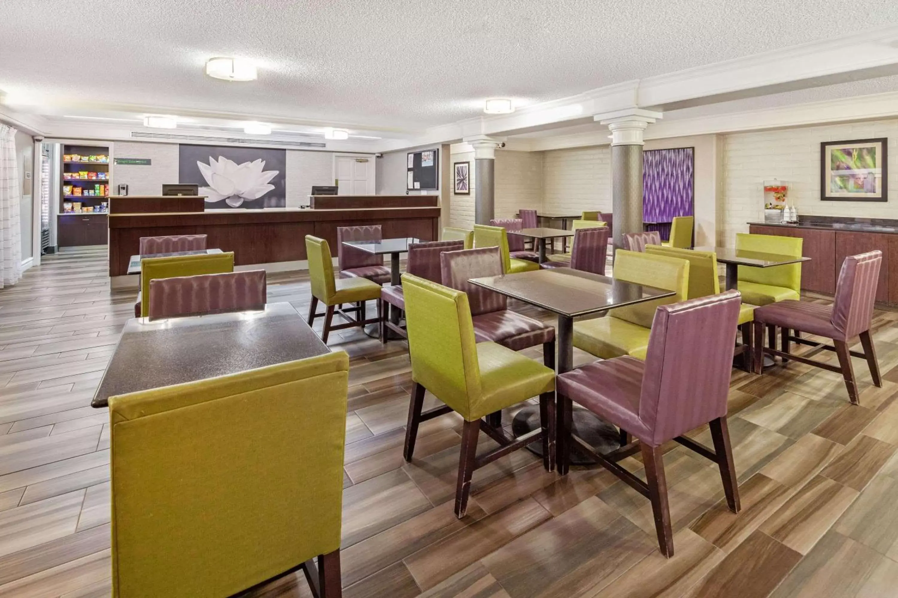 Lobby or reception, Restaurant/Places to Eat in La Quinta Inn by Wyndham Ventura