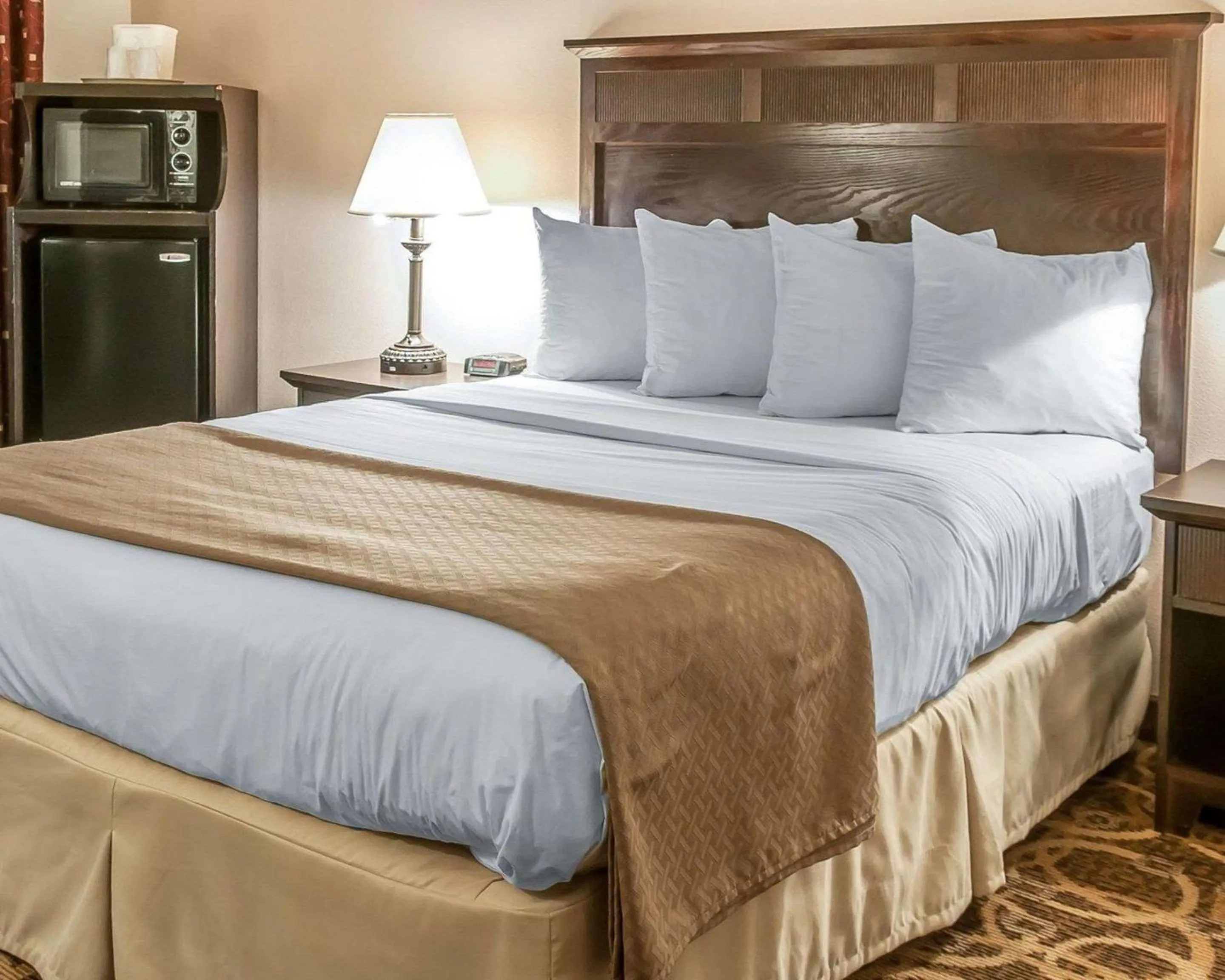 Photo of the whole room, Bed in Premier Extended Stay Hobbs