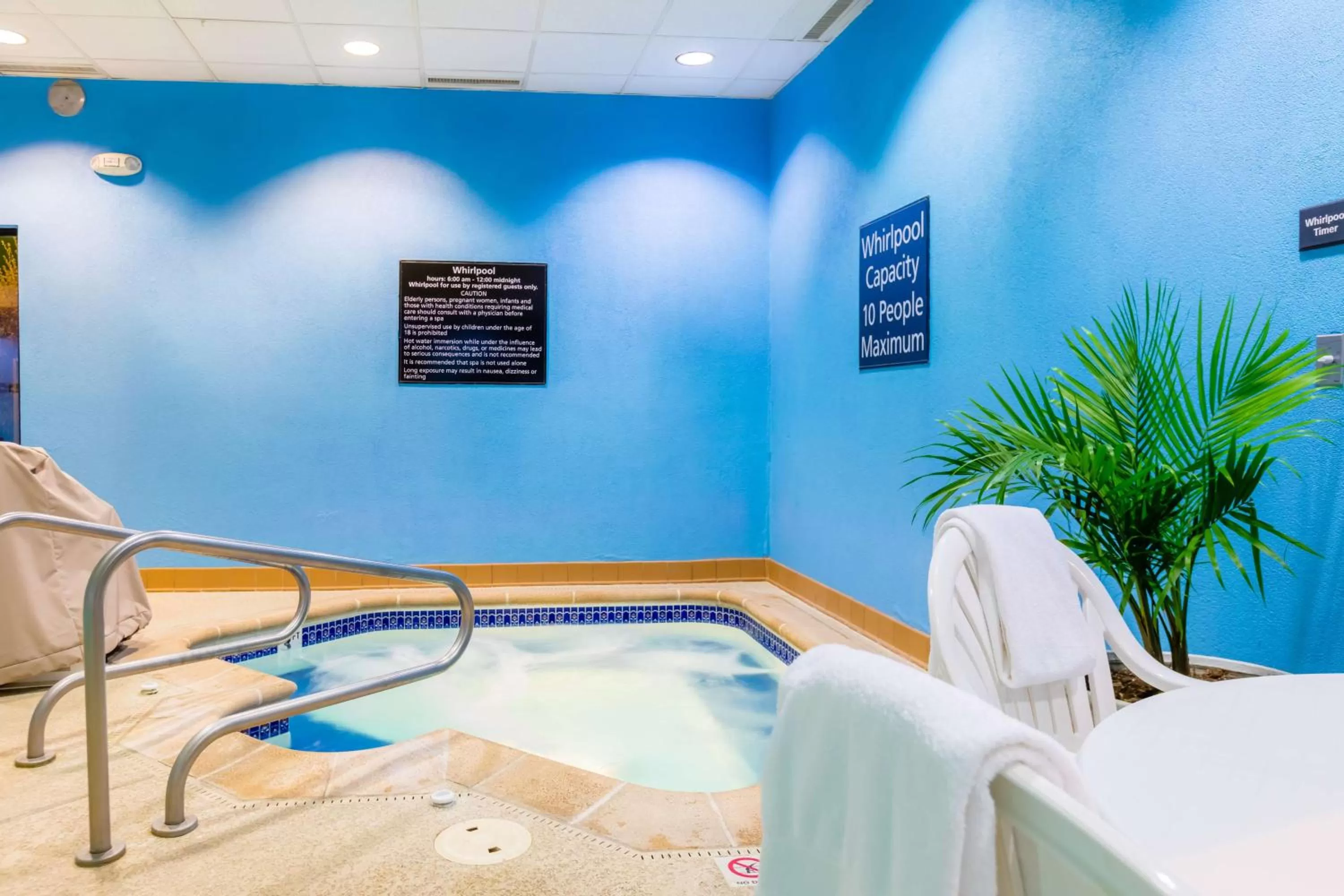 Hot Tub in Hampton Inn St Charles St Peters