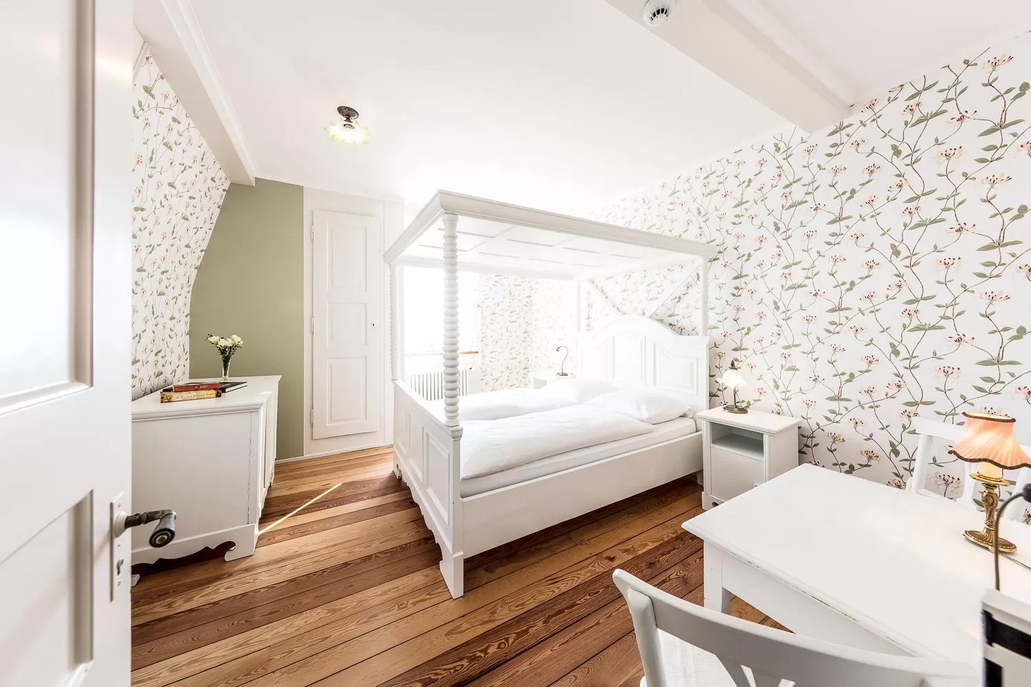 Bed in Hotel Terrasse am See