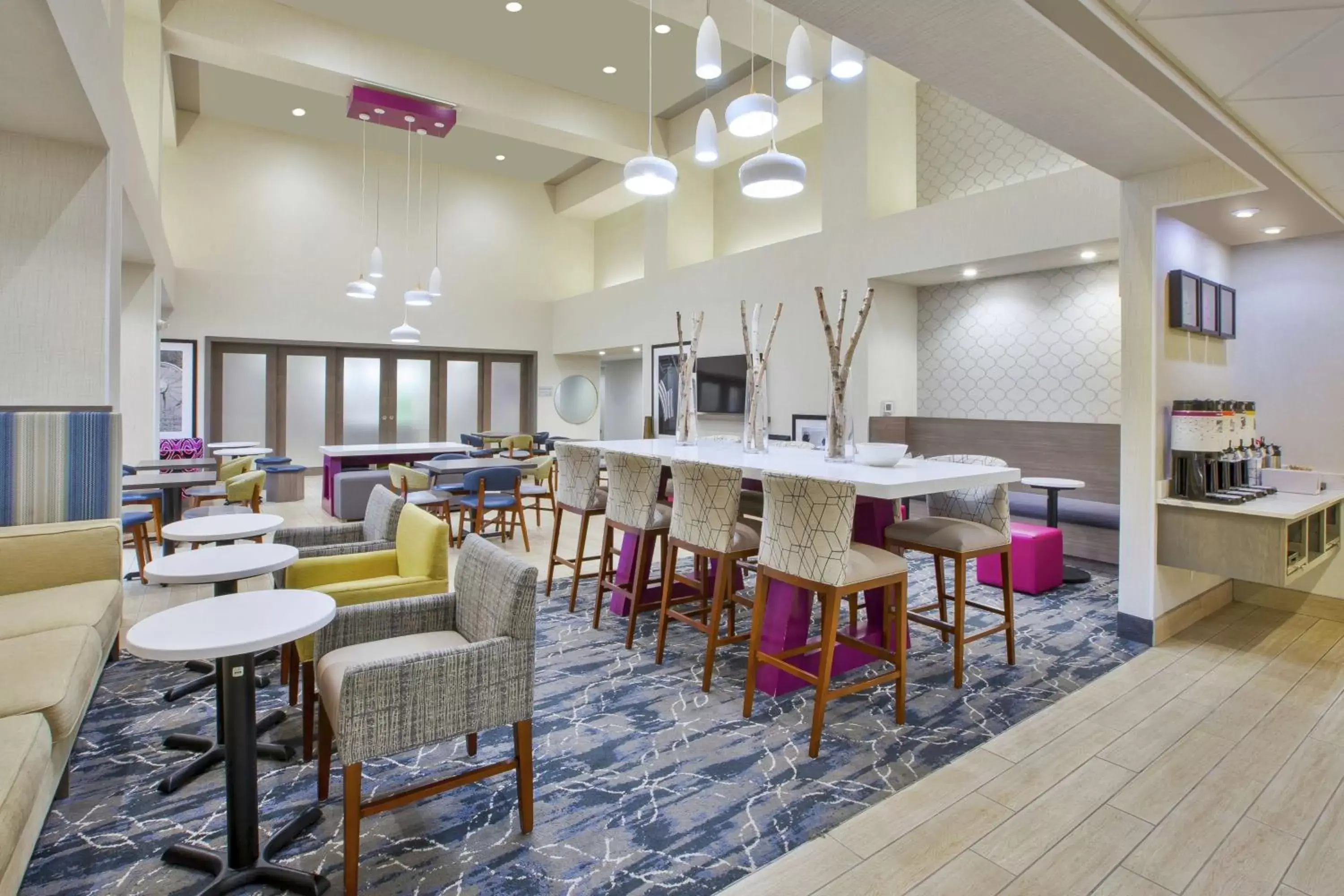 Lobby or reception, Restaurant/Places to Eat in Hampton Inn & Suites Oakwood Village-Cleveland