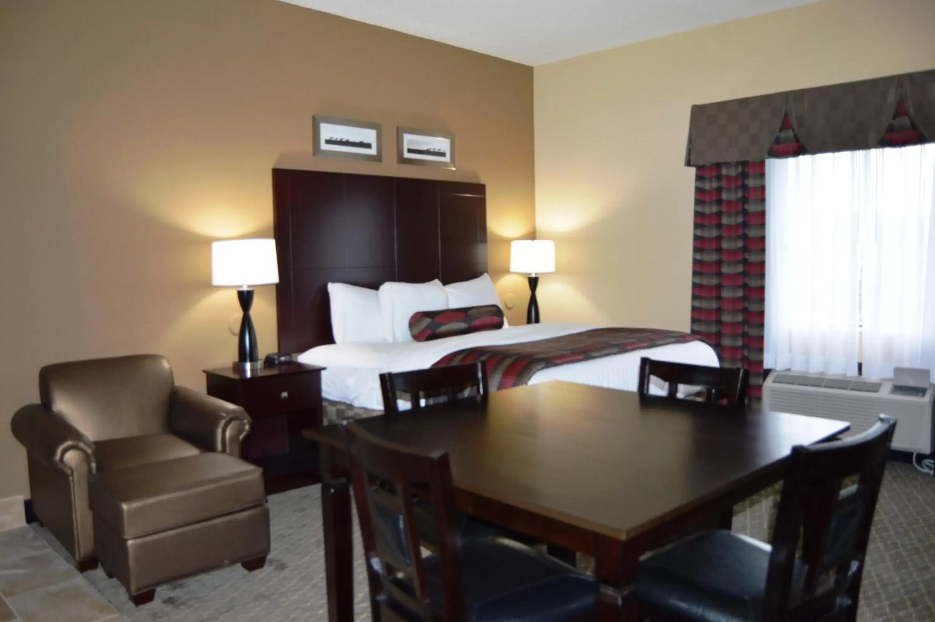 Photo of the whole room in Boarders Inn and Suites by Cobblestone Hotels - Ardmore