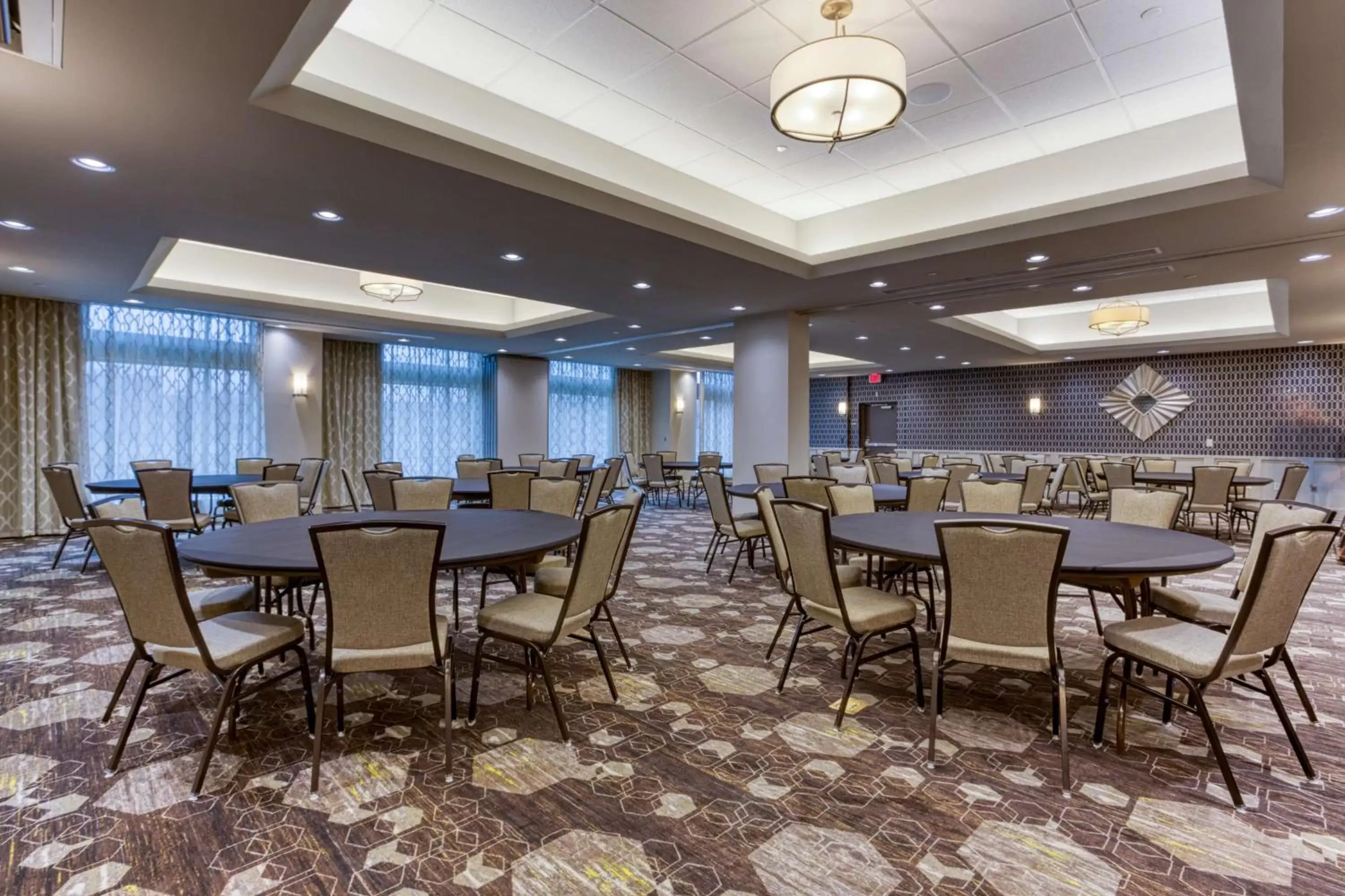 On site, Restaurant/Places to Eat in Drury Inn & Suites Cleveland Beachwood