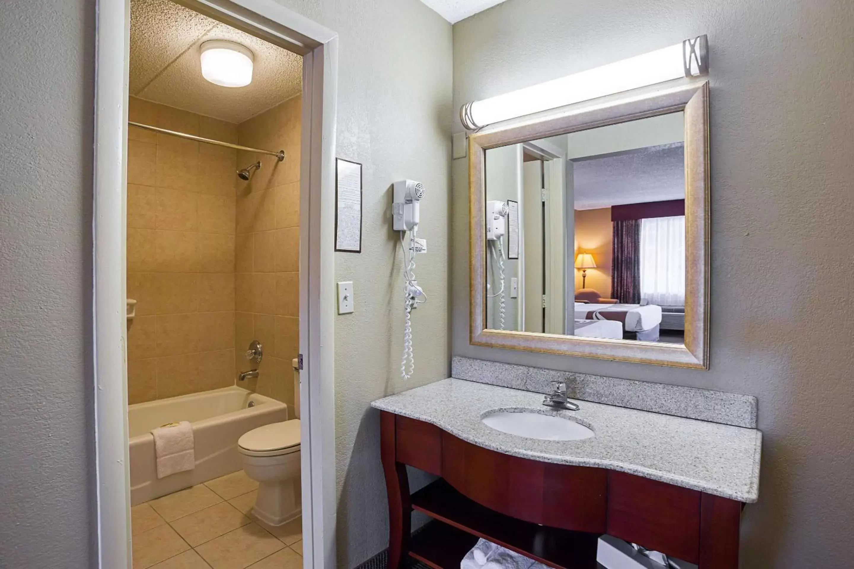Photo of the whole room, Bathroom in Quality Inn Hurricane Mills