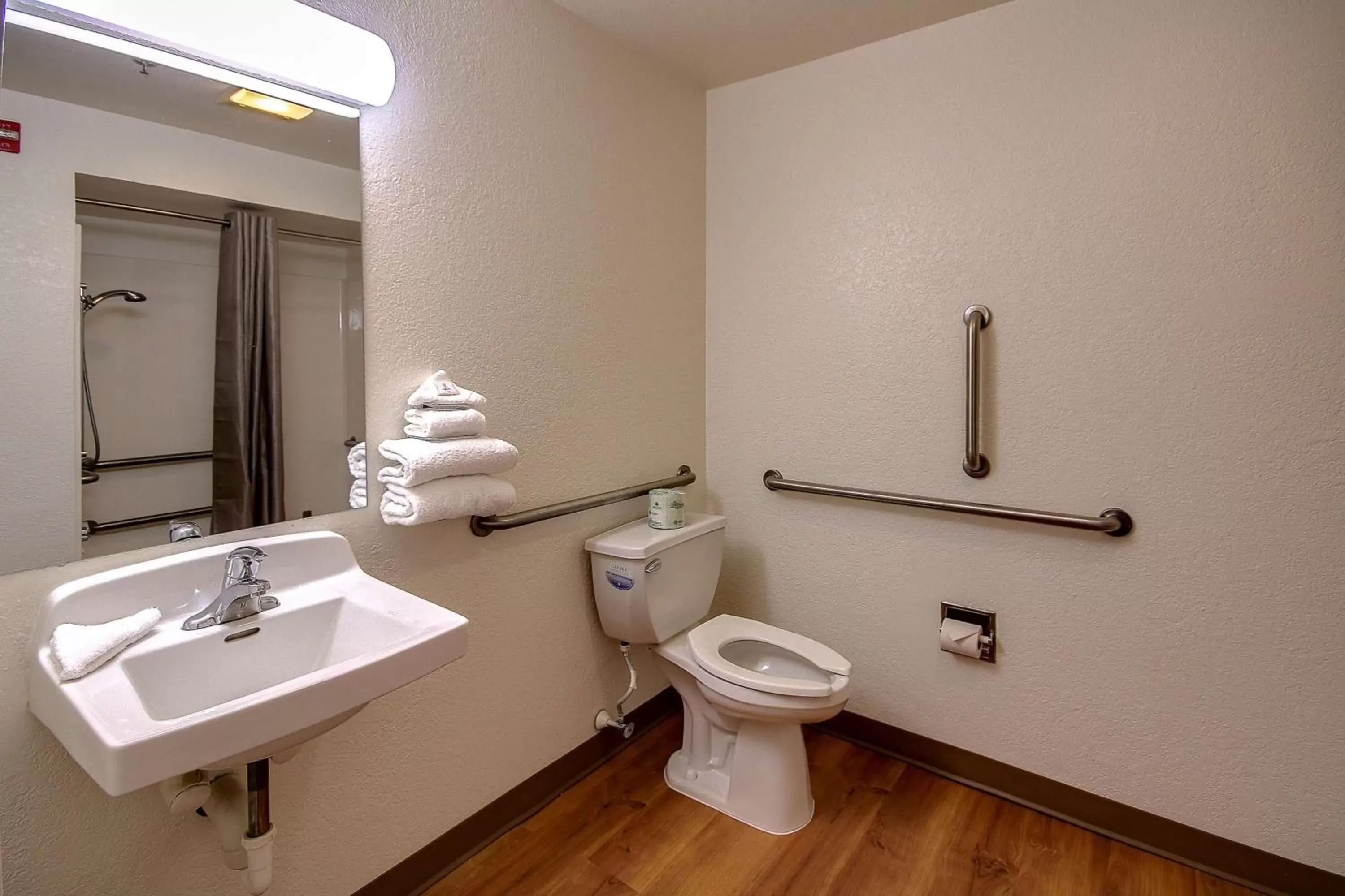Toilet, Bathroom in Motel 6-King Of Prussia, PA - Philadelphia