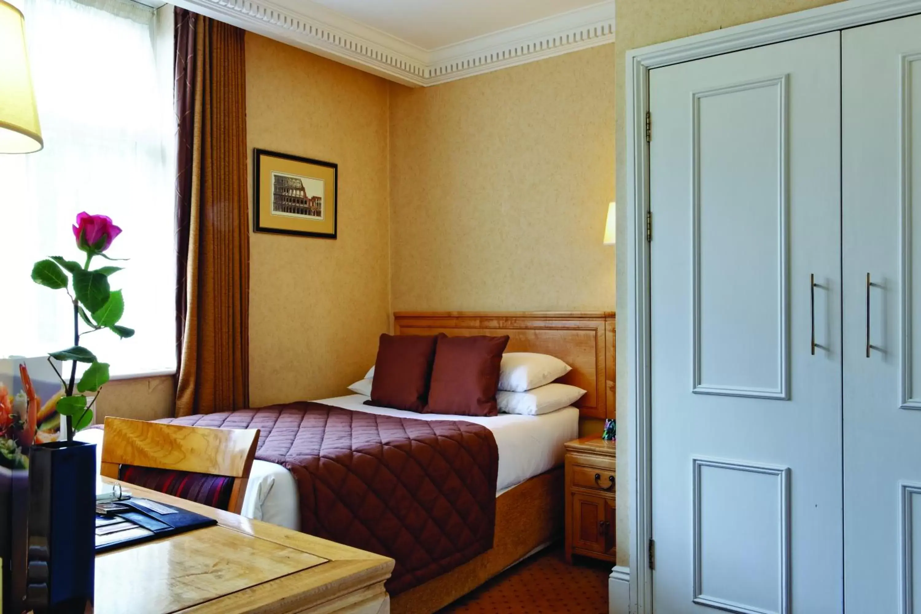 Bedroom, Bed in Grange Buckingham Hotel