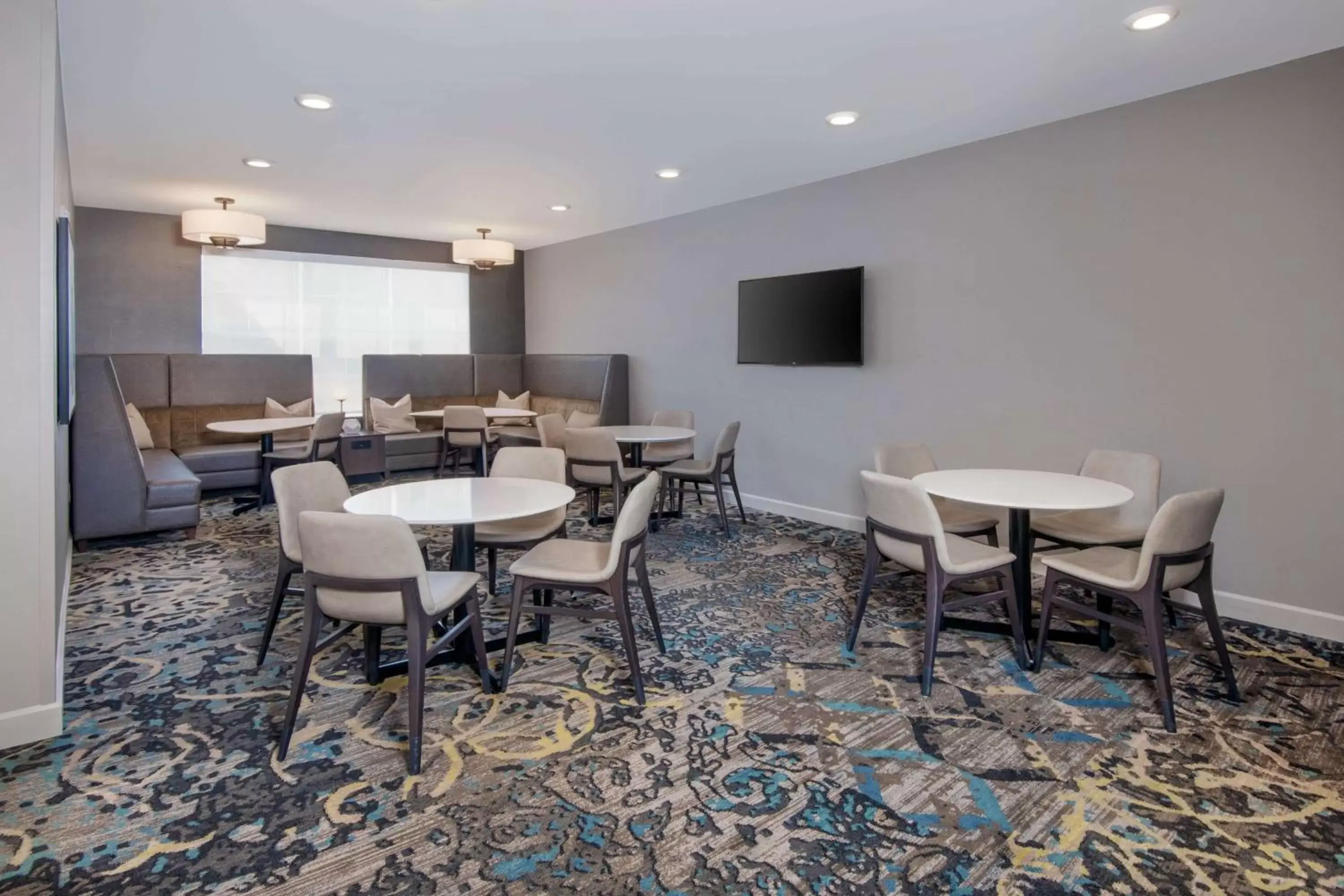 Lobby or reception, Dining Area in Sonesta ES Suites Atlanta Kennesaw Town Center