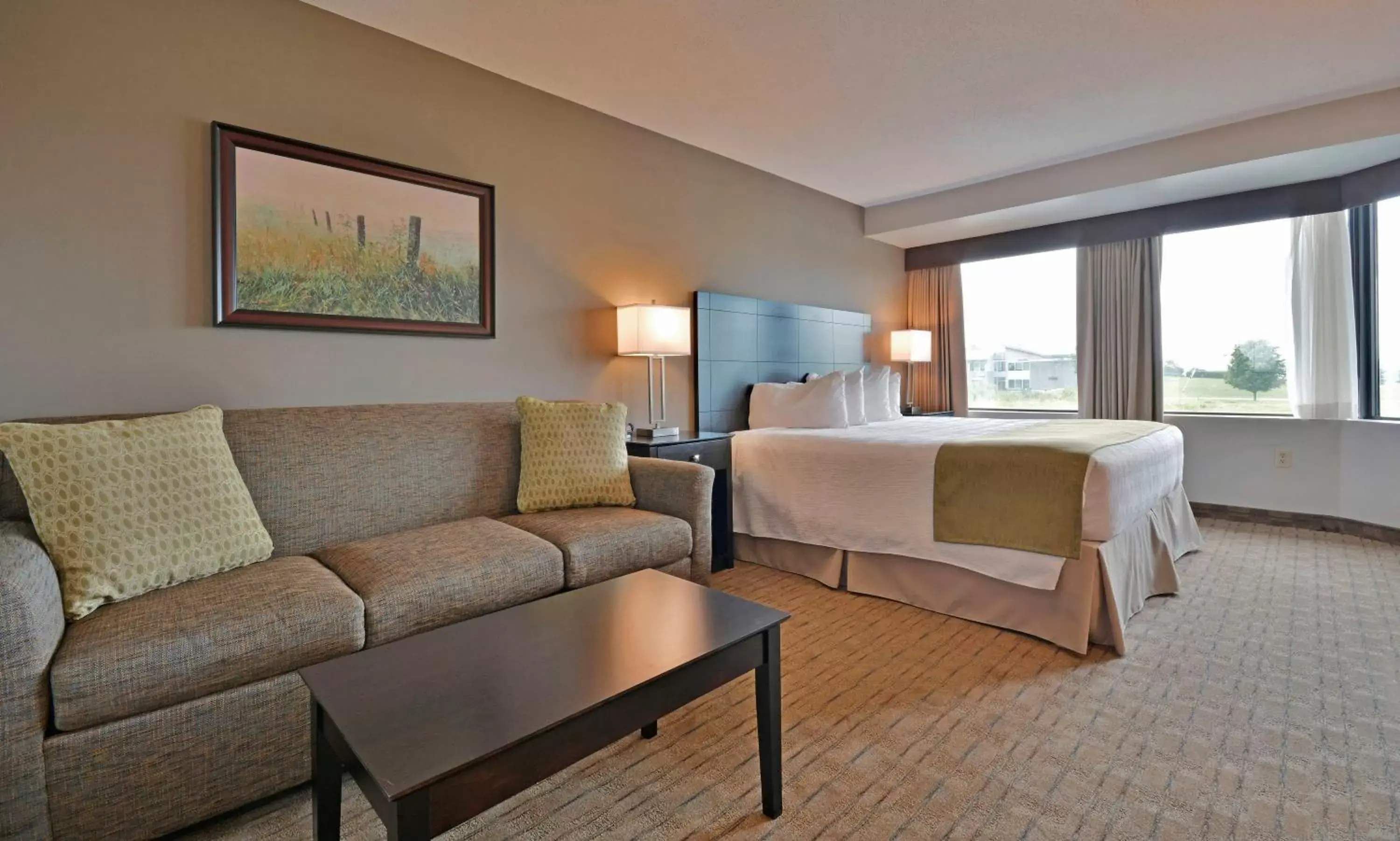 Living room in Best Western Pembroke Inn & Conference Centre