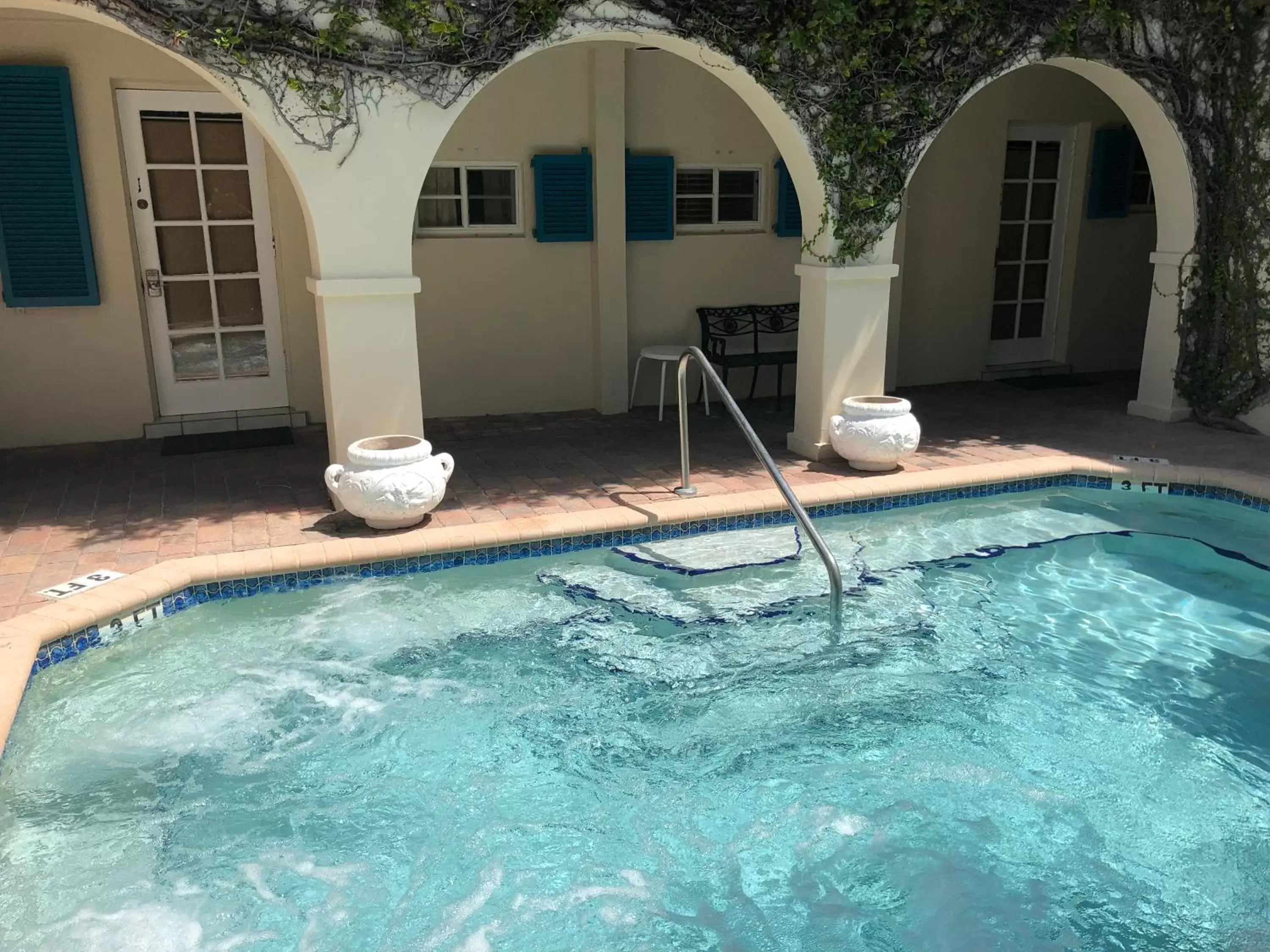 Swimming Pool in Courtyard Villa Hotel