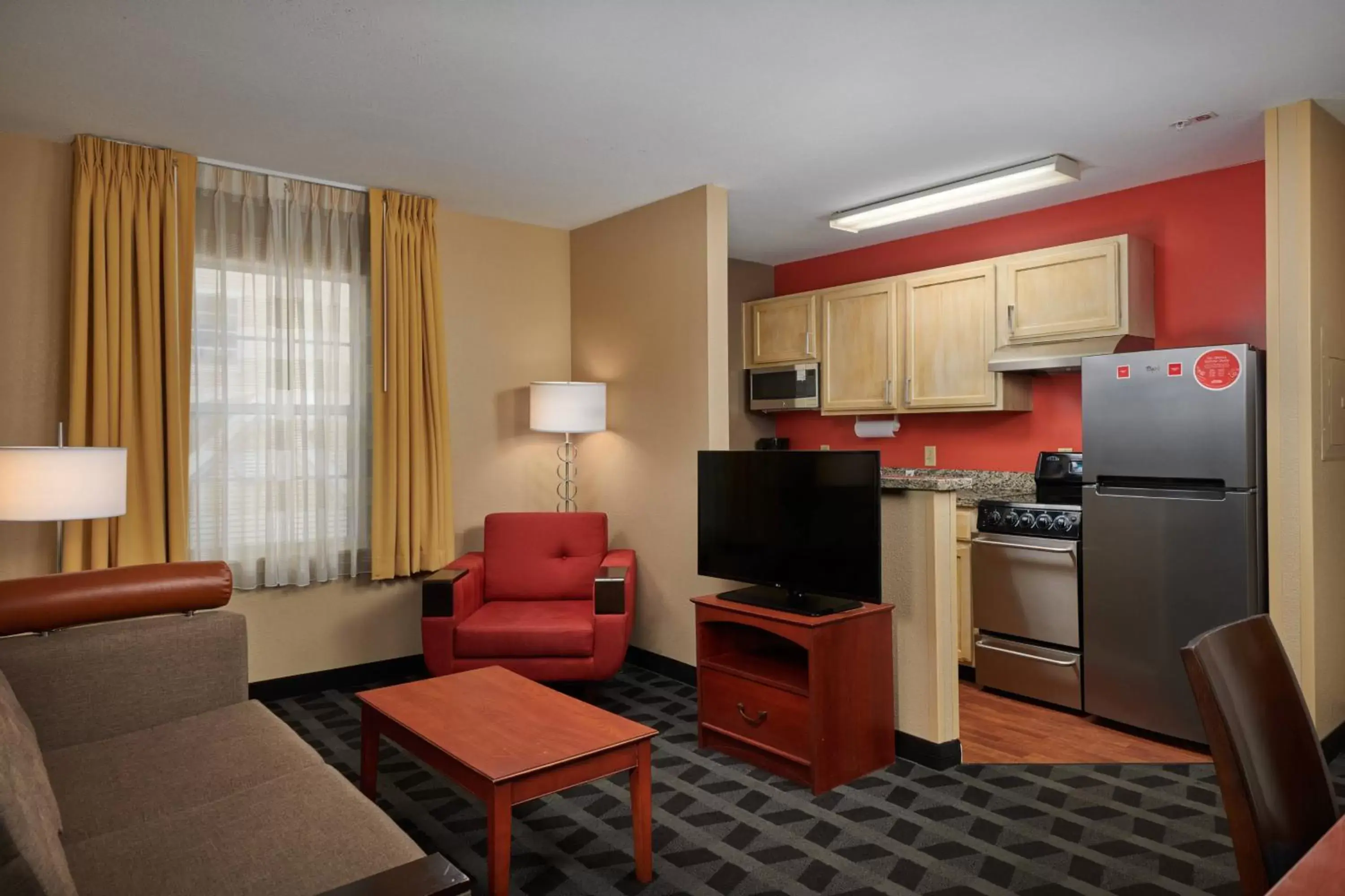 Living room, Kitchen/Kitchenette in TownePlace Suites Tampa North I-75 Fletcher