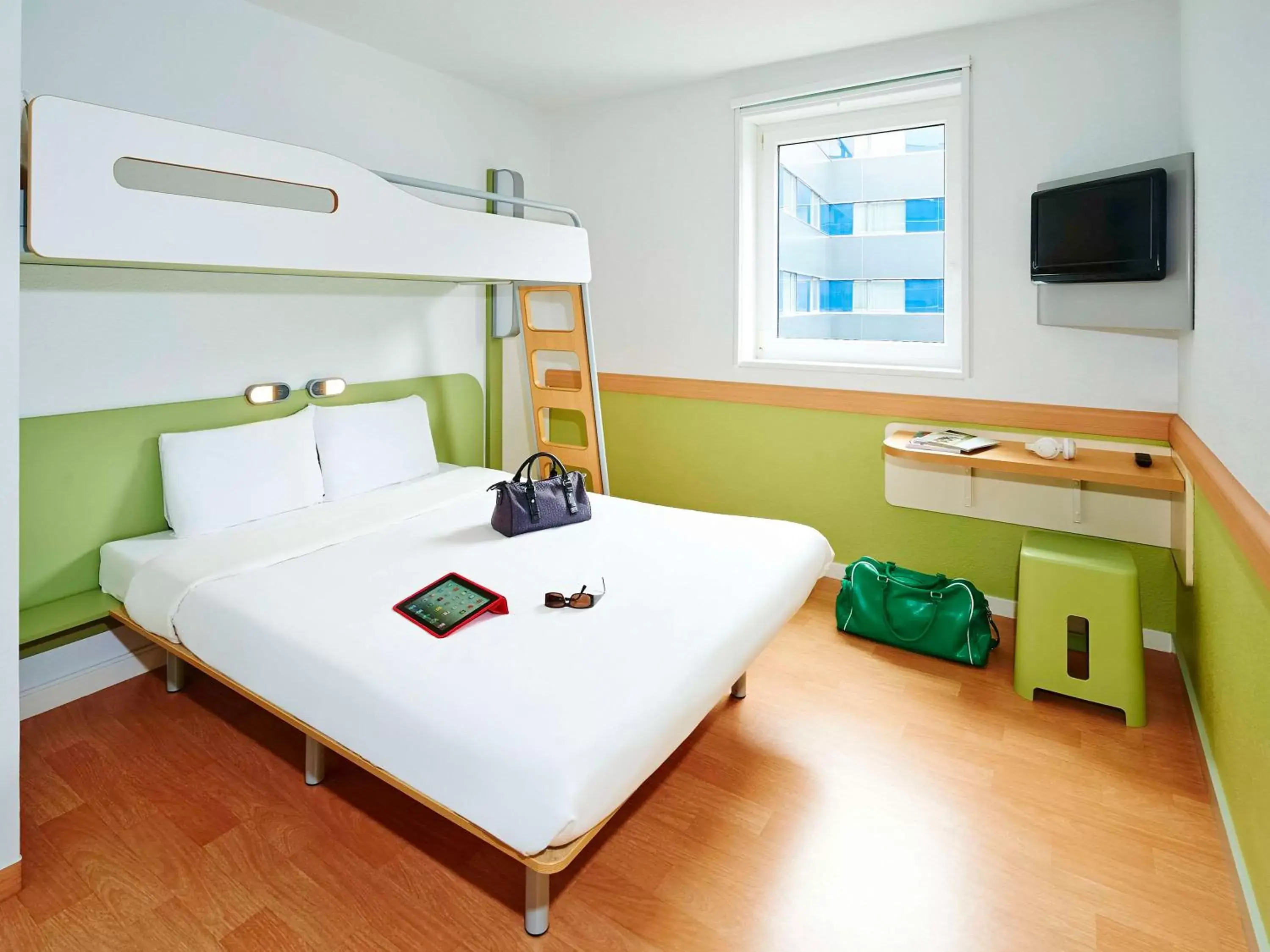 Bedroom, Bunk Bed in ibis budget Genève Petit-Lancy