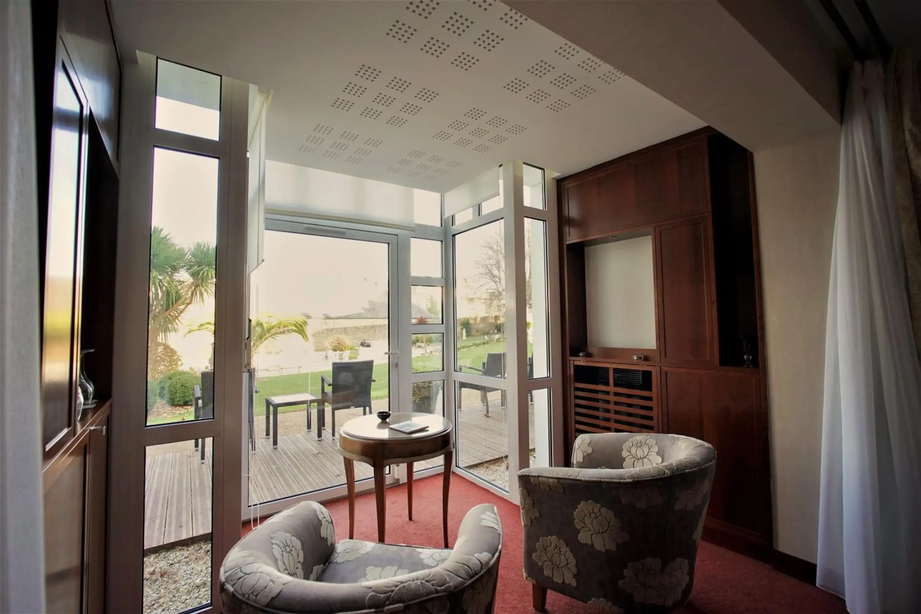 Garden view in Clos de Vallombreuse, The Originals Relais Garden view in Clos de Vallombreuse, The Originals Relais