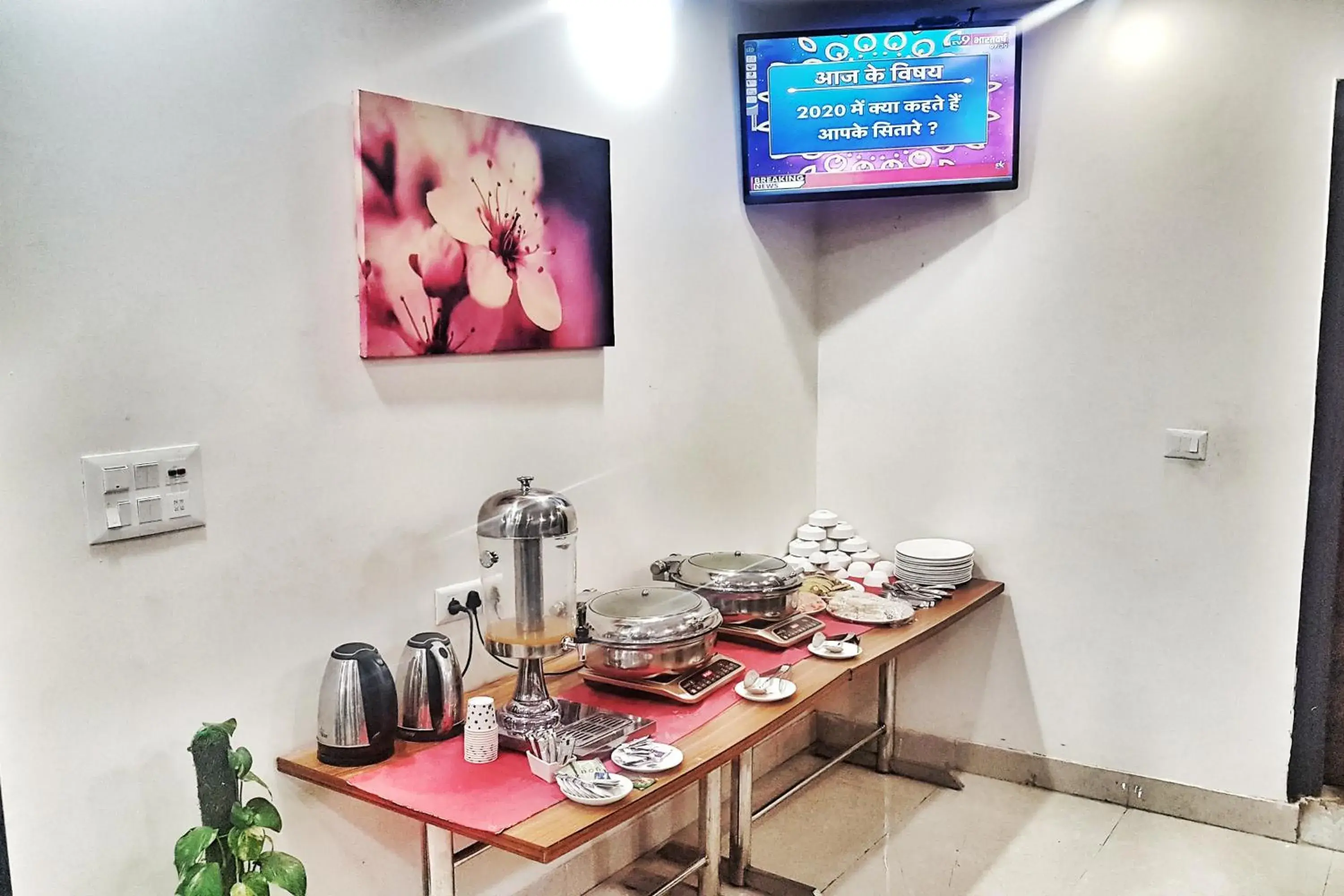 Food and drinks, TV/Entertainment Center in Hotel Aerocity Purple Orchid