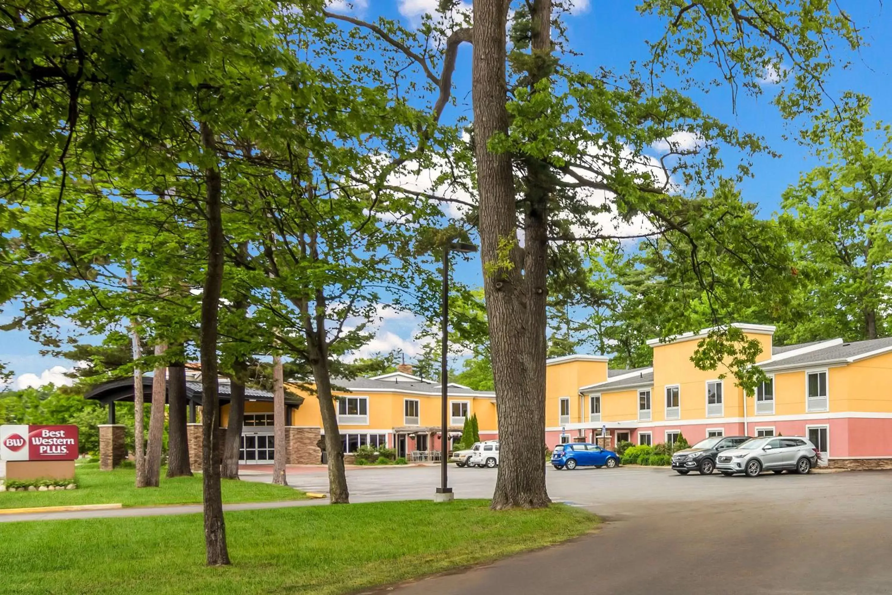 Property Building in Best Western Plus Traverse City