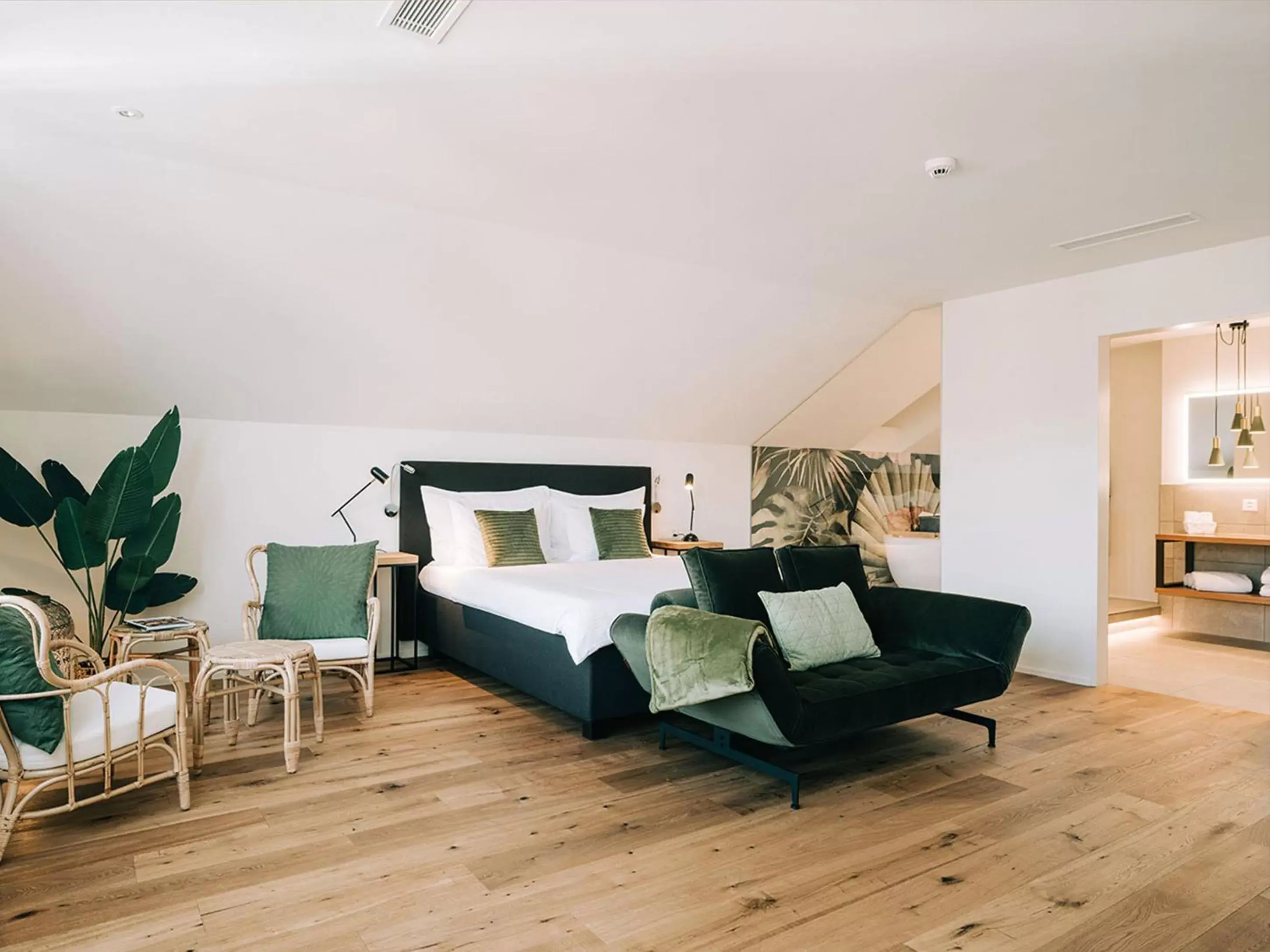 Junior Suite with Mountain View in Hotel Krone Thun Junior Suite with Mountain View in Hotel Krone Thun