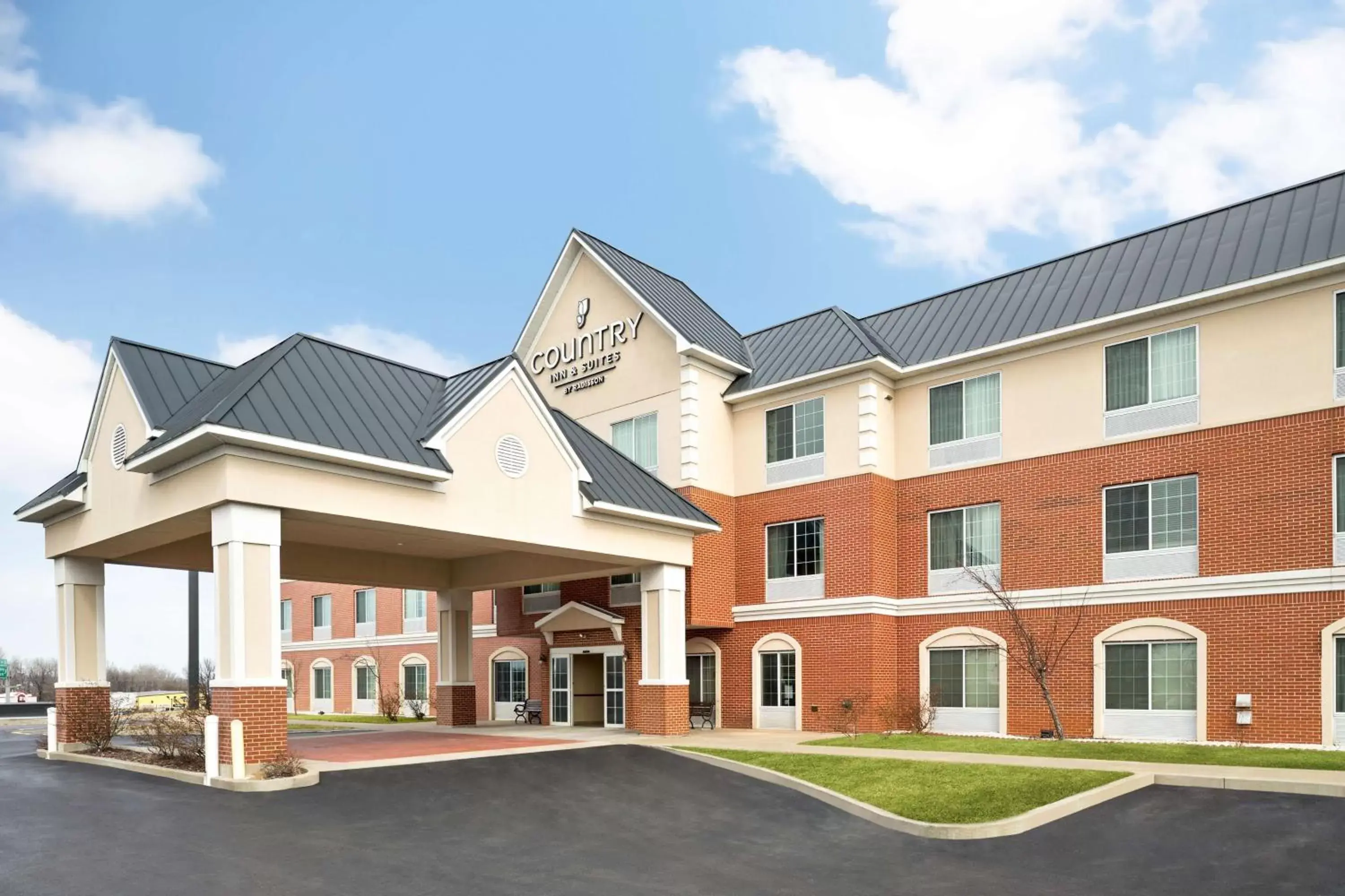 Property building in Country Inn & Suites by Radisson, St. Peters, MO
