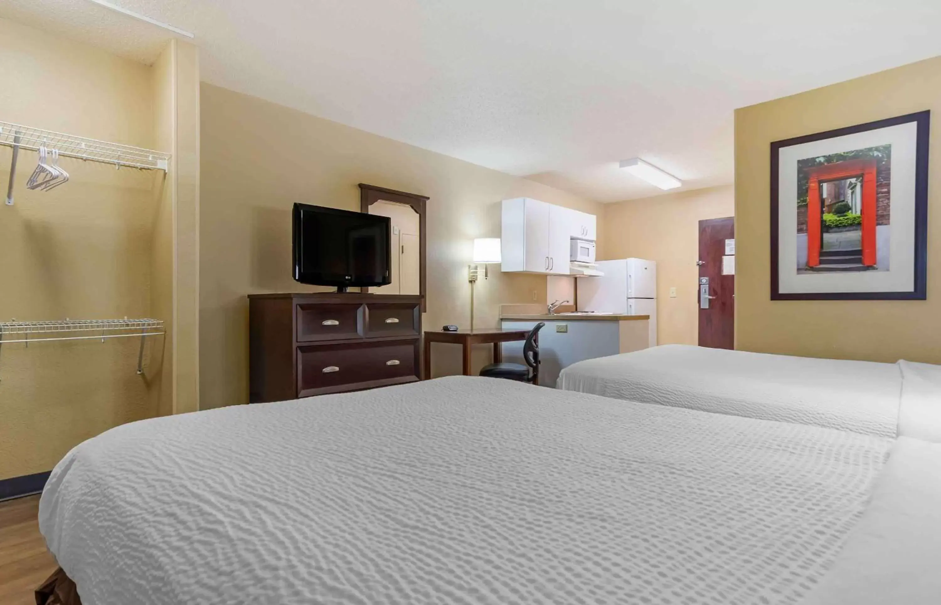Bedroom, Bed in Extended Stay America Suites - New Orleans - Metairie