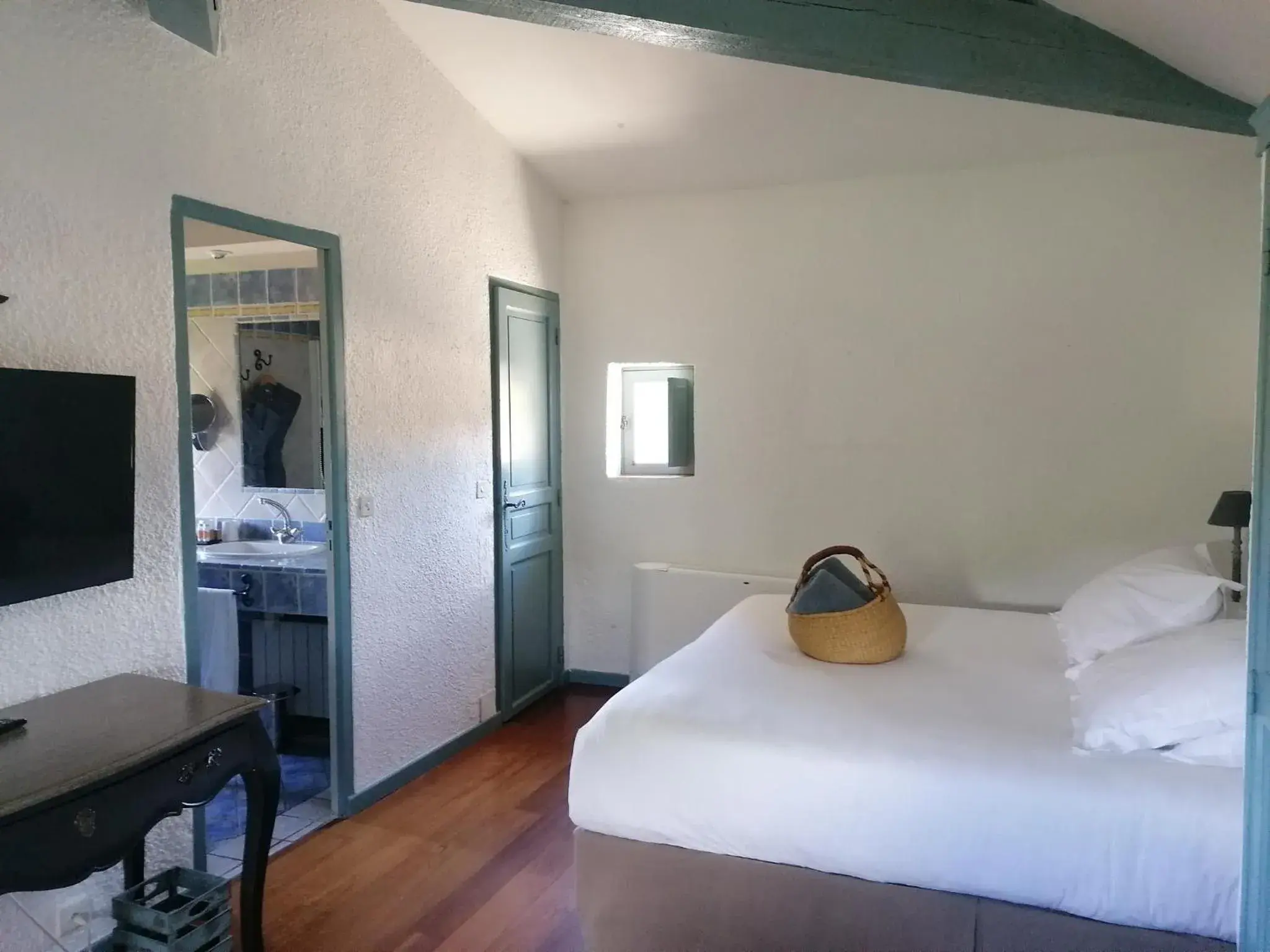 Bedroom, Bed in Garrigae Abbaye de Sainte Croix Bedroom, Bed in Garrigae Abbaye de Sainte Croix