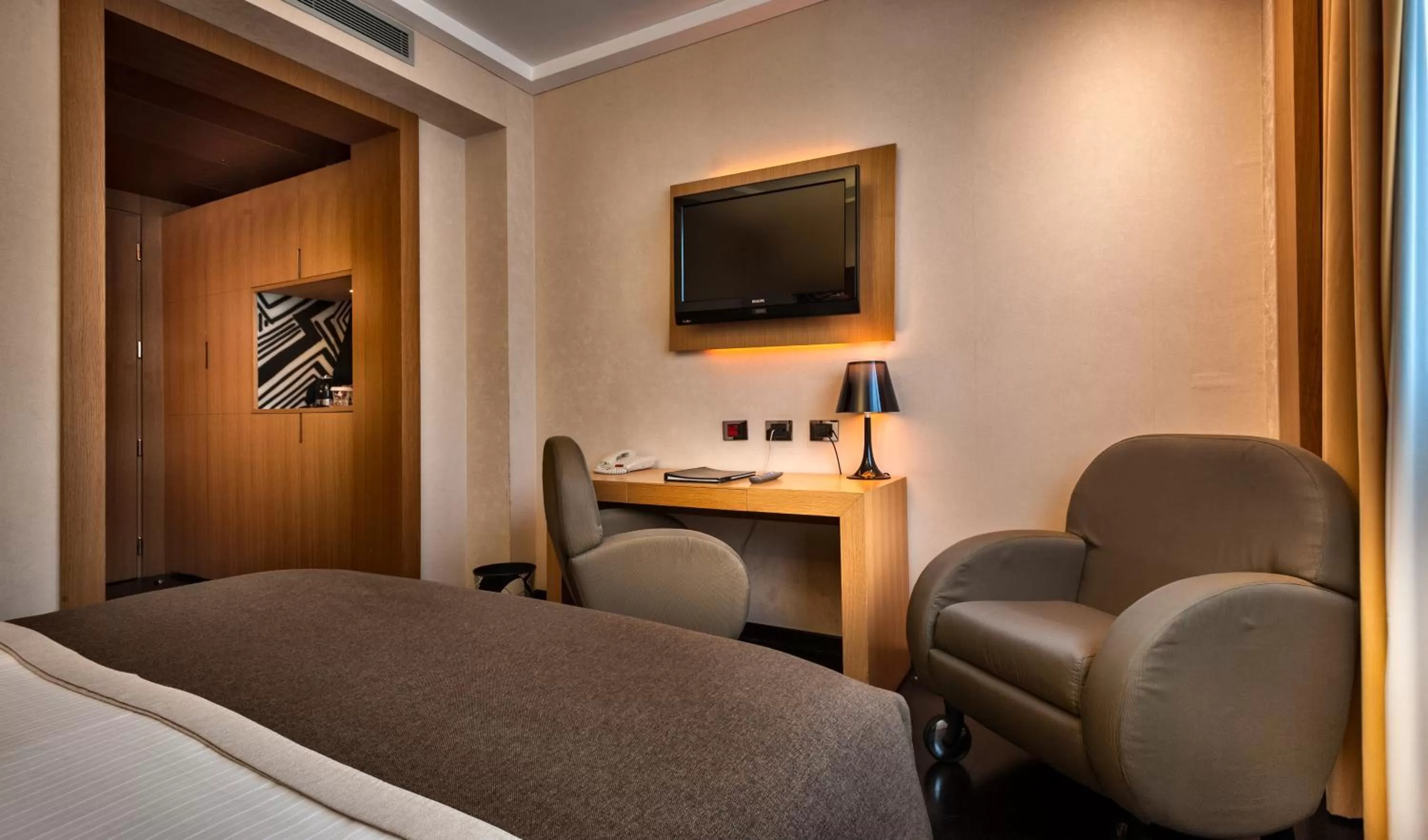 Standard King Room - Smoking in Crowne Plaza Milan City by IHG