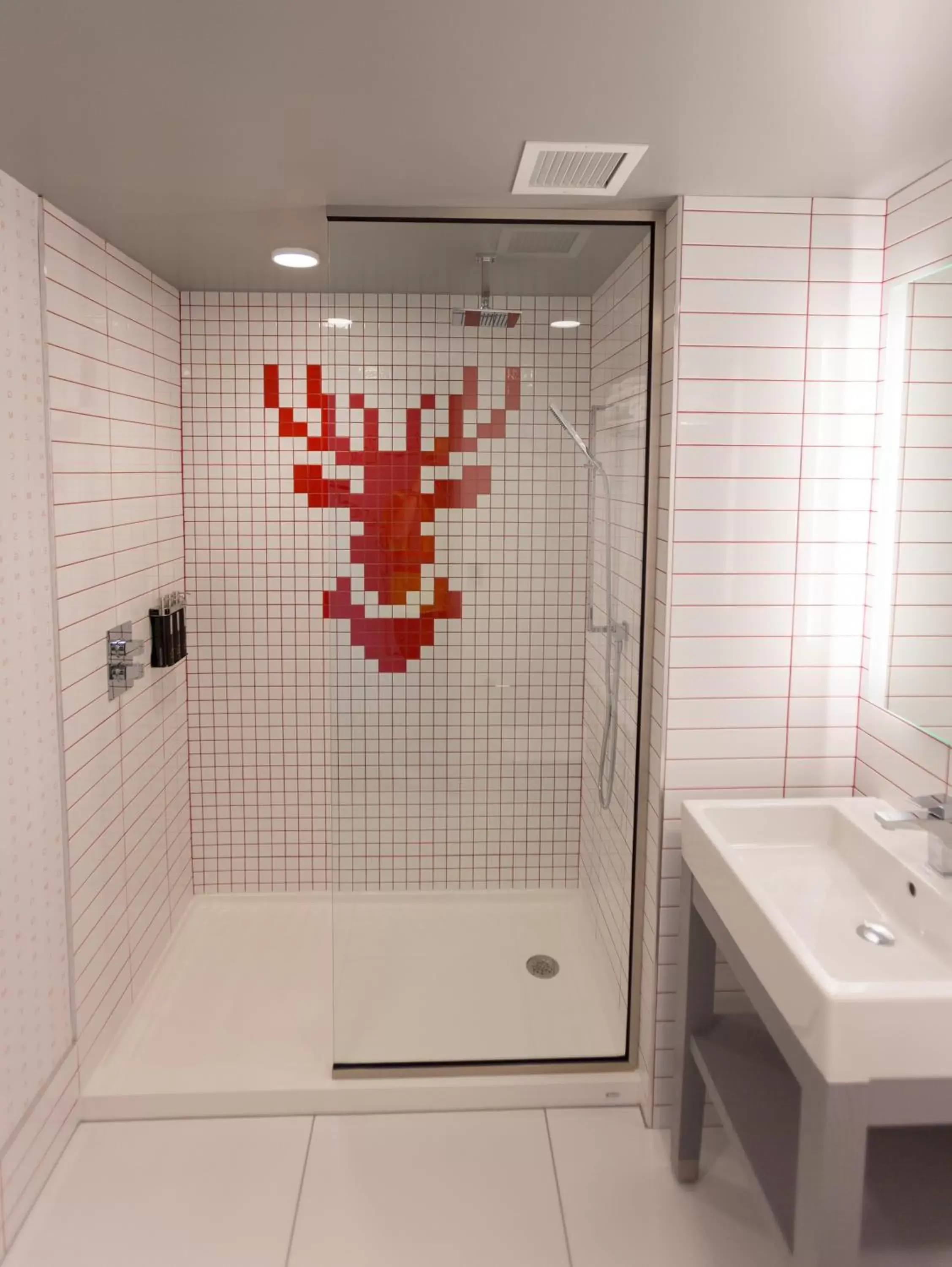 Shower, Bathroom in Radisson Red Minneapolis Downtown