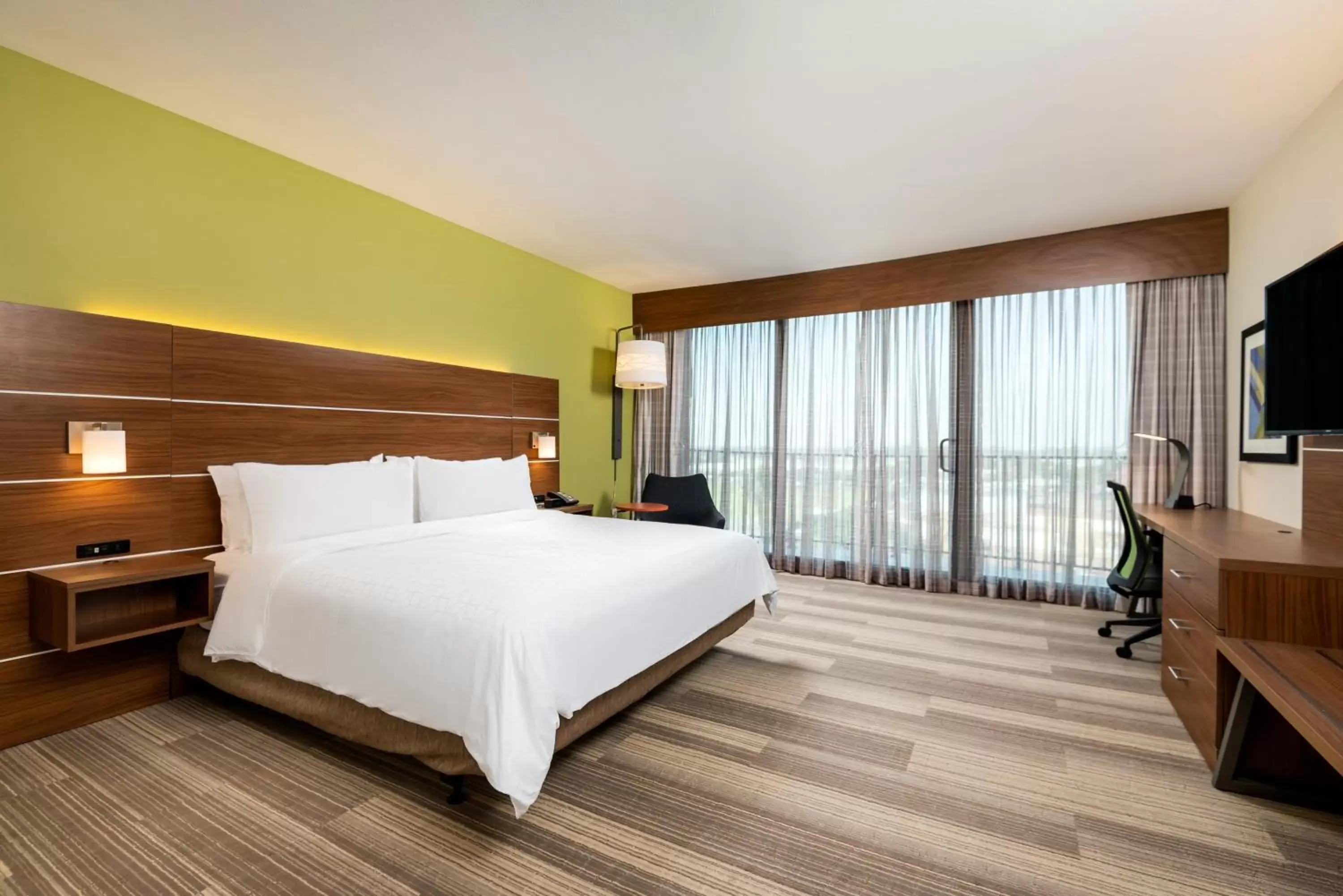 Bed in Holiday Inn Express & Suites Santa Ana - Orange County, an IHG Hotel