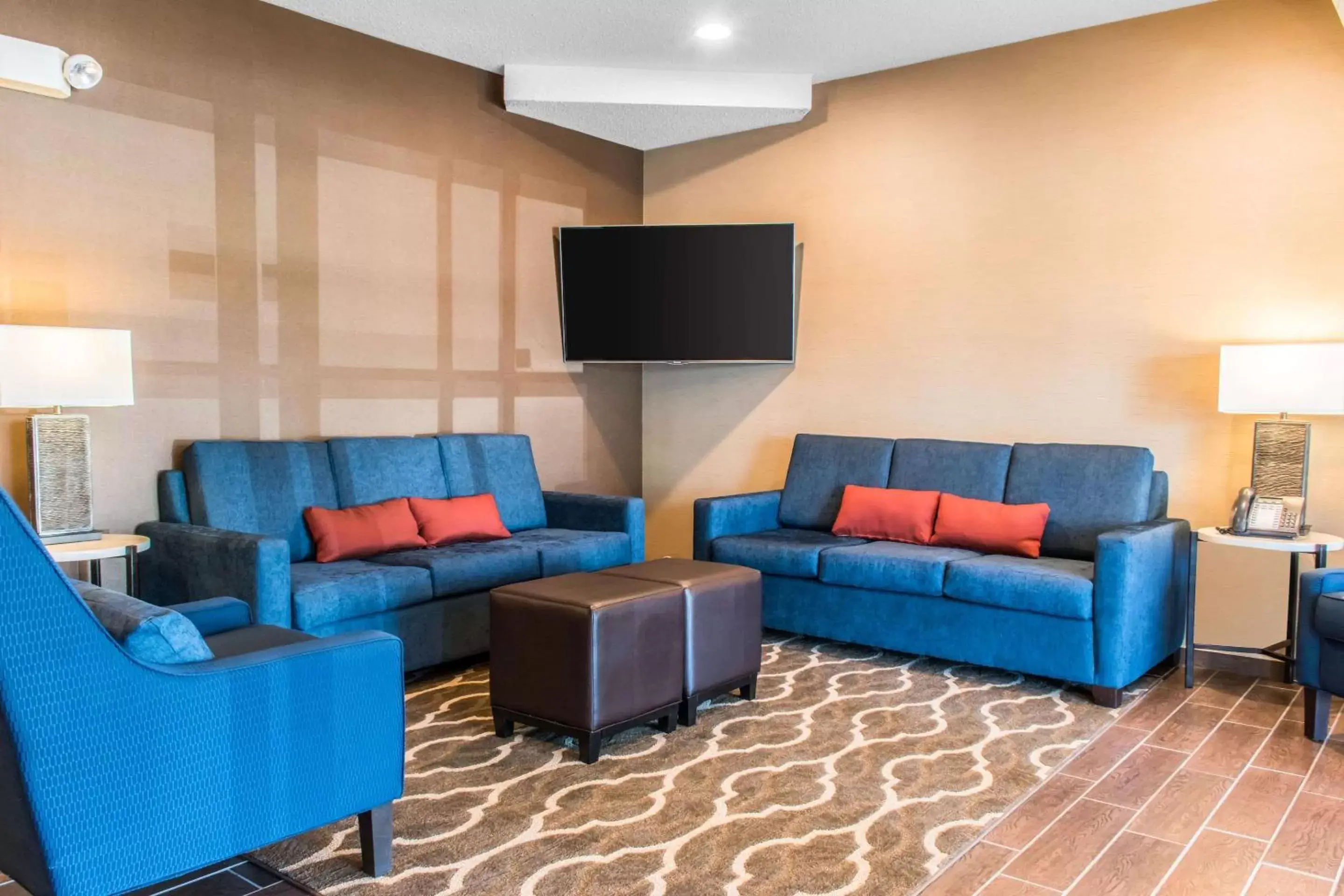 Lobby or reception, Seating Area in Comfort Inn Lancaster County