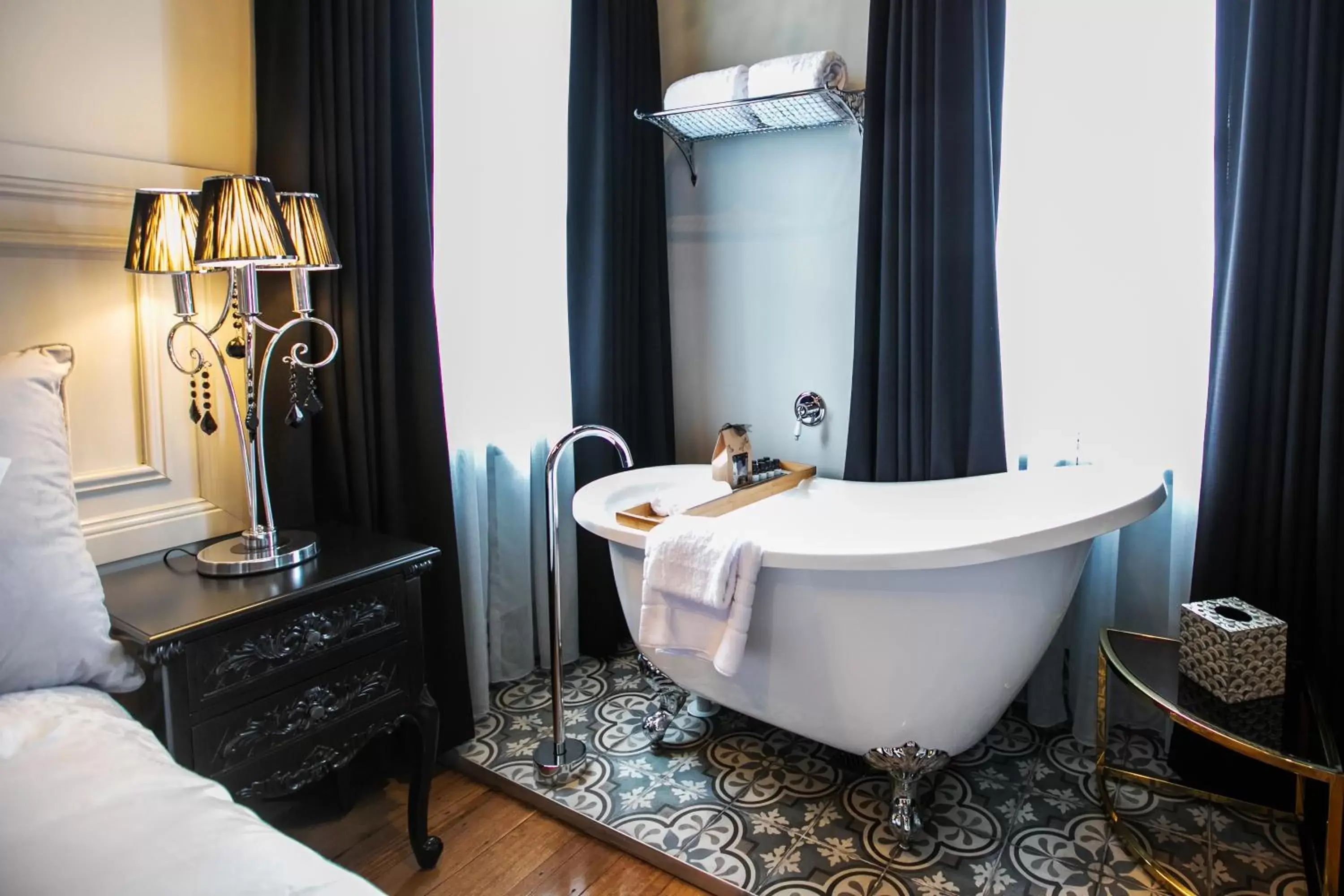 Bedroom, Bathroom in Hotel Australasia