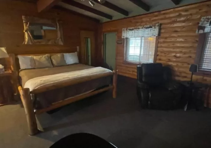 Bed in Olde Mill Inn of Clarkston