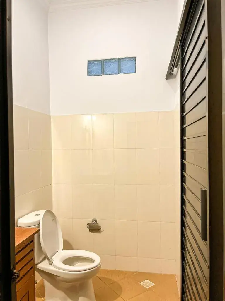 Toilet, Bathroom in Dono Guest House