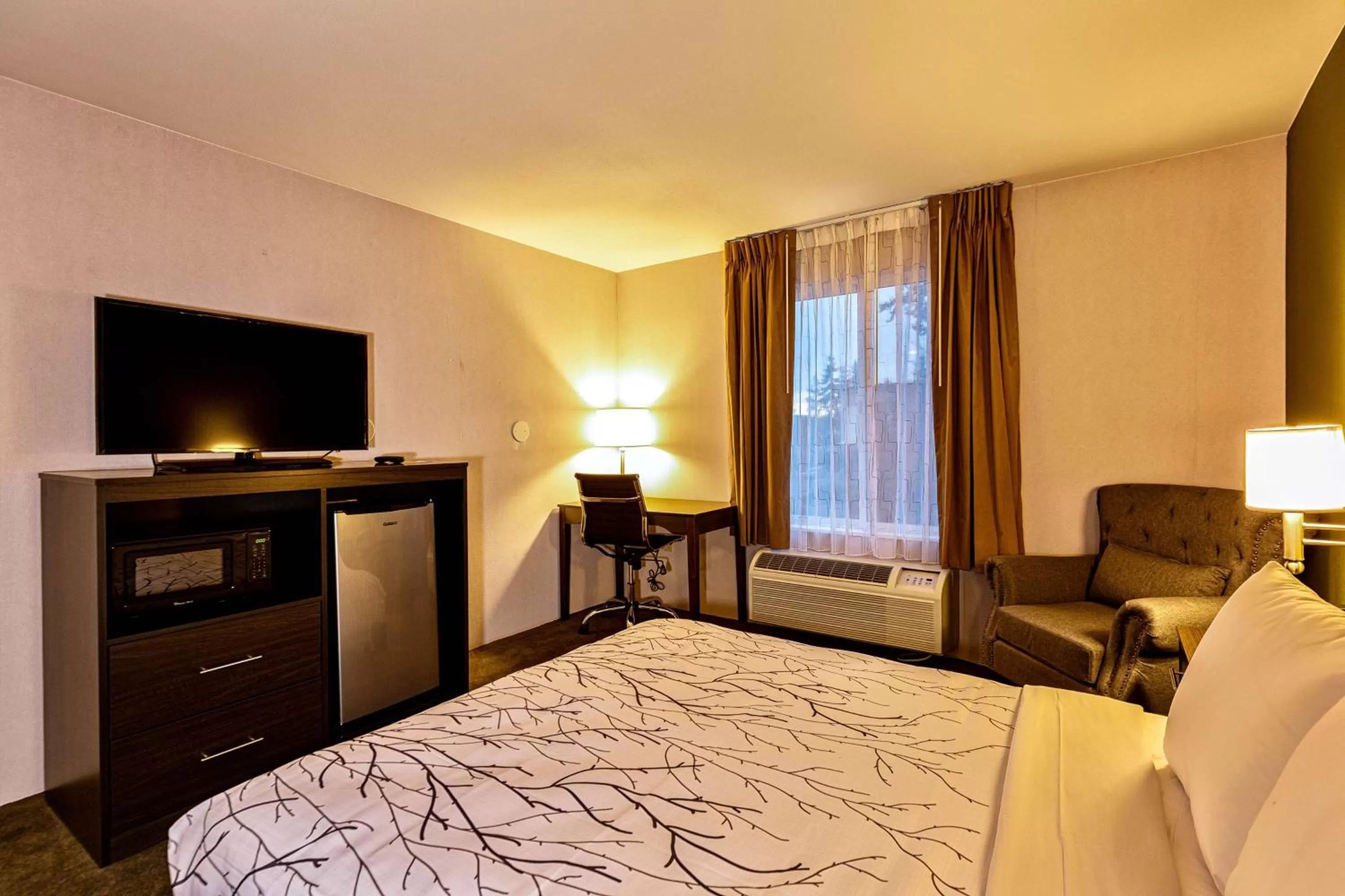 Queen Room with Roll-In Shower - Disability Access in SureStay Plus Hotel by Best Western SeaTac Airport