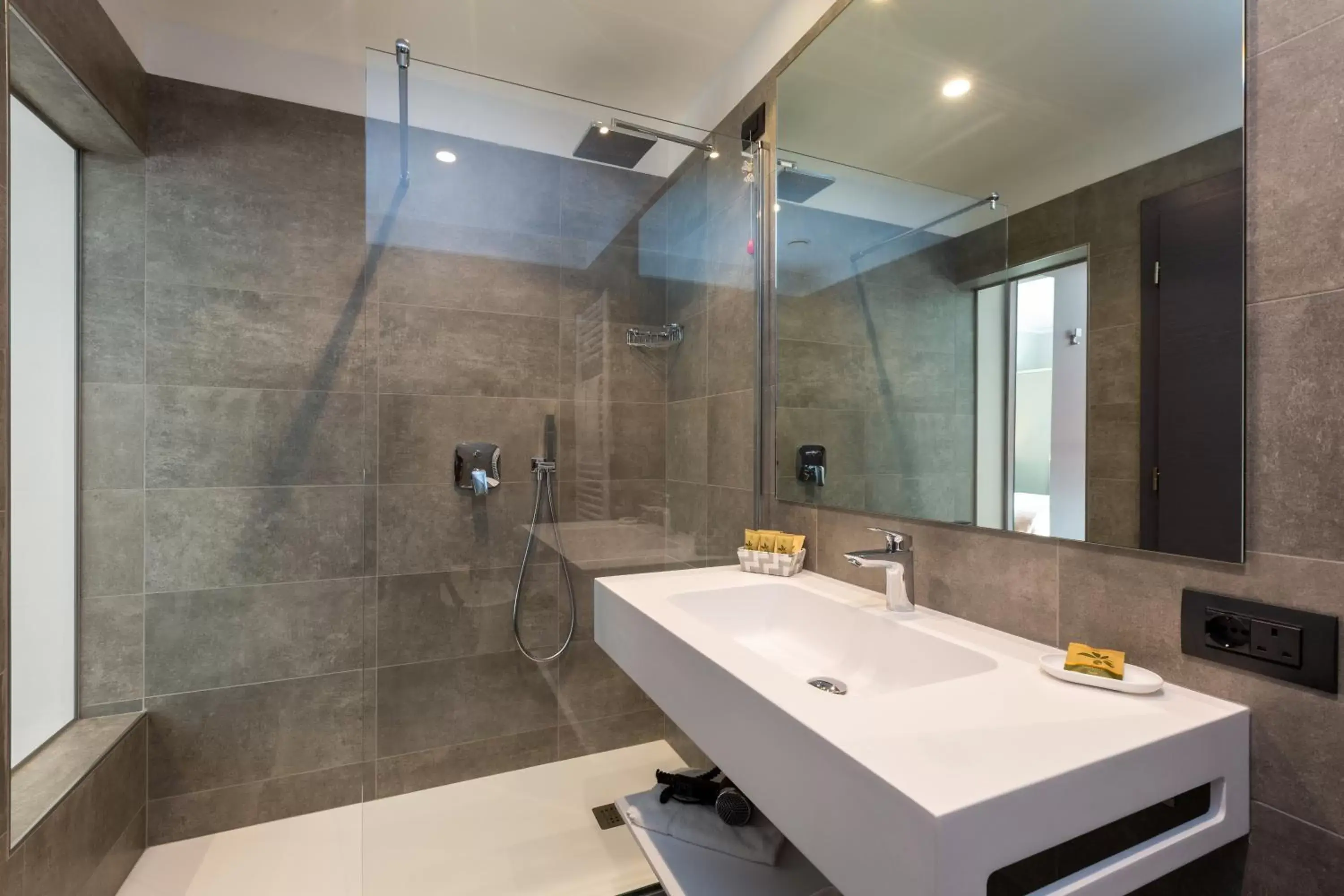 Shower, Bathroom in Garda Life