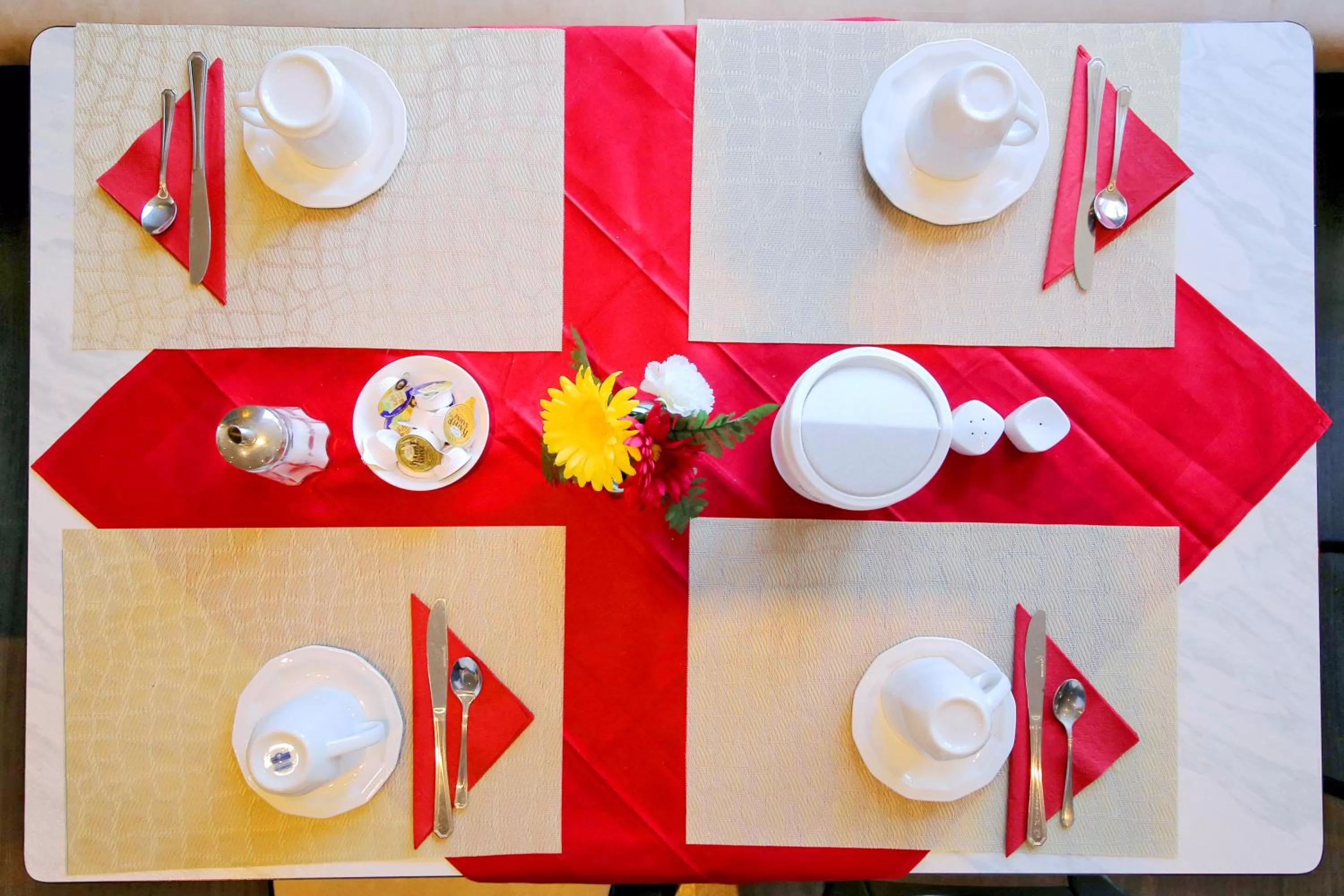 Restaurant/places to eat in Hotel Kick