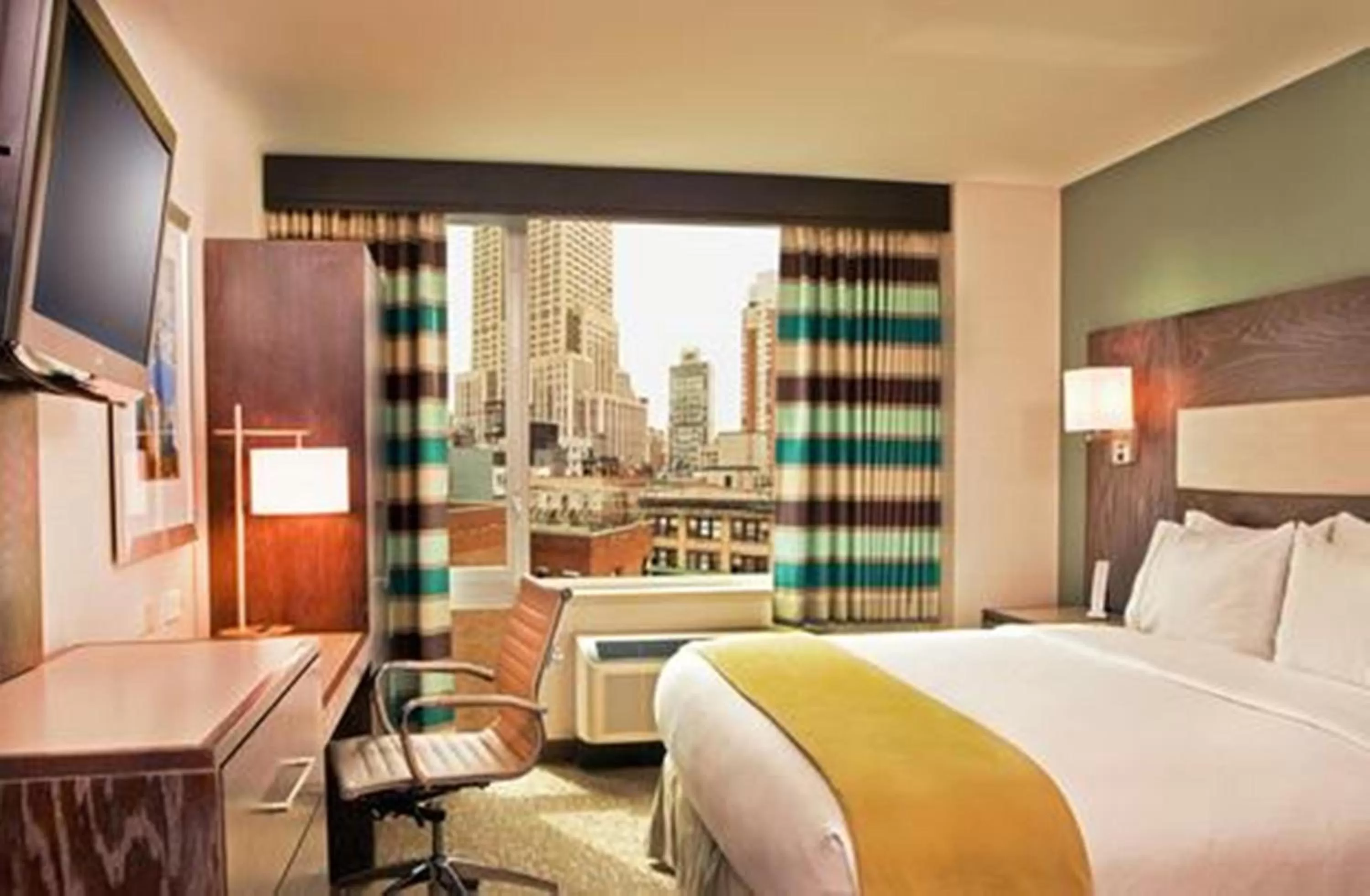 Photo of the whole room, Bed in Holiday Inn Express - Times Square South by IHG