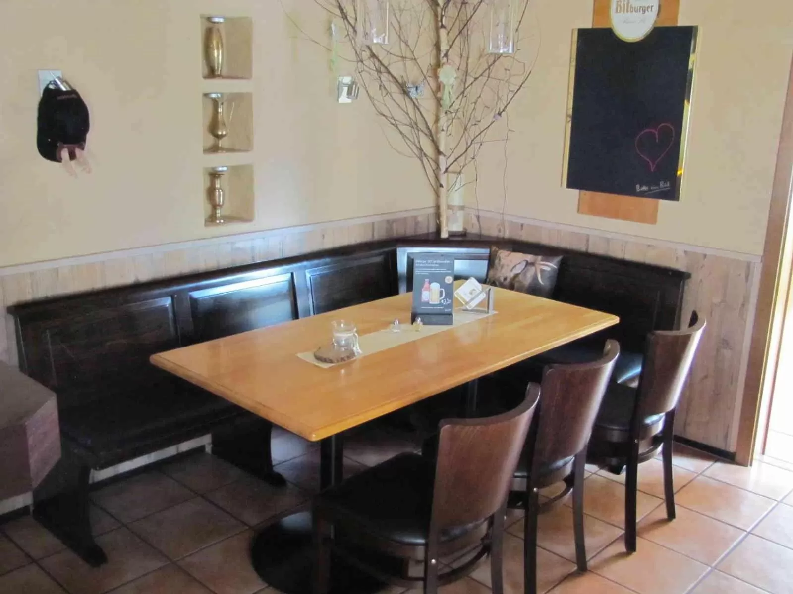 Restaurant/places to eat in "Unter den Kastanien"