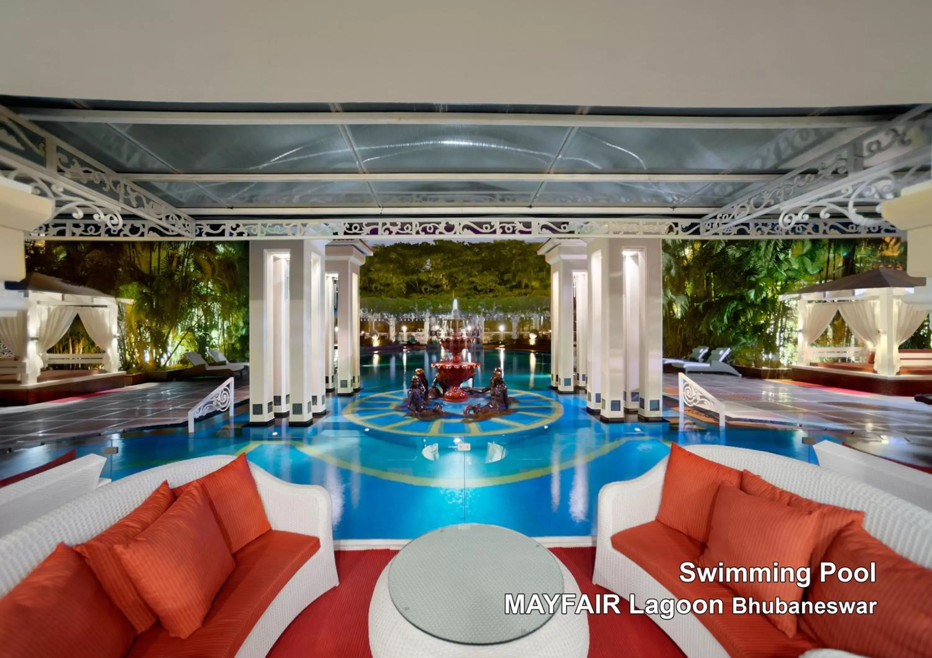 Swimming Pool in Mayfair Lagoon Hotel