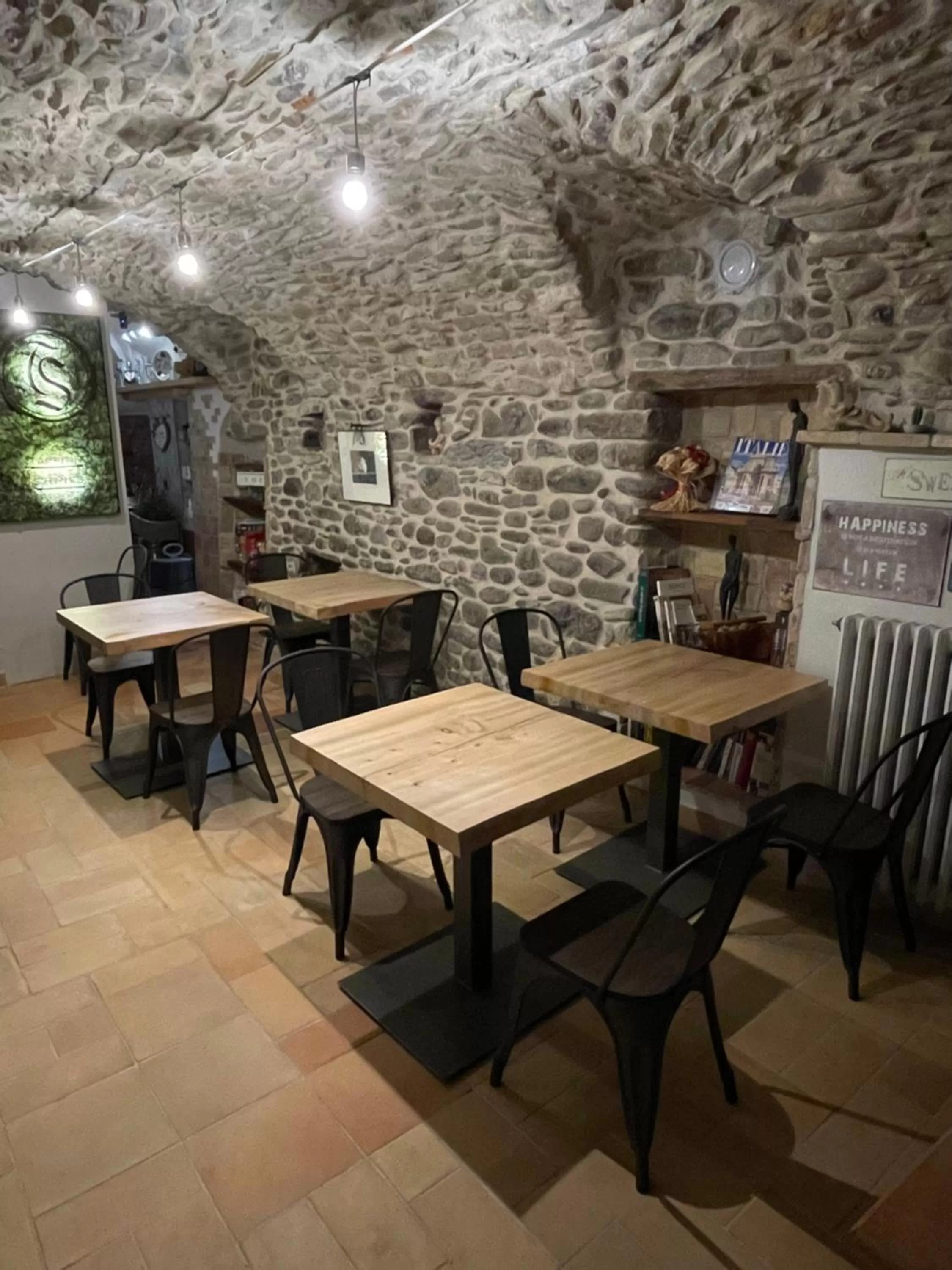 Restaurant/places to eat in Talking Stones