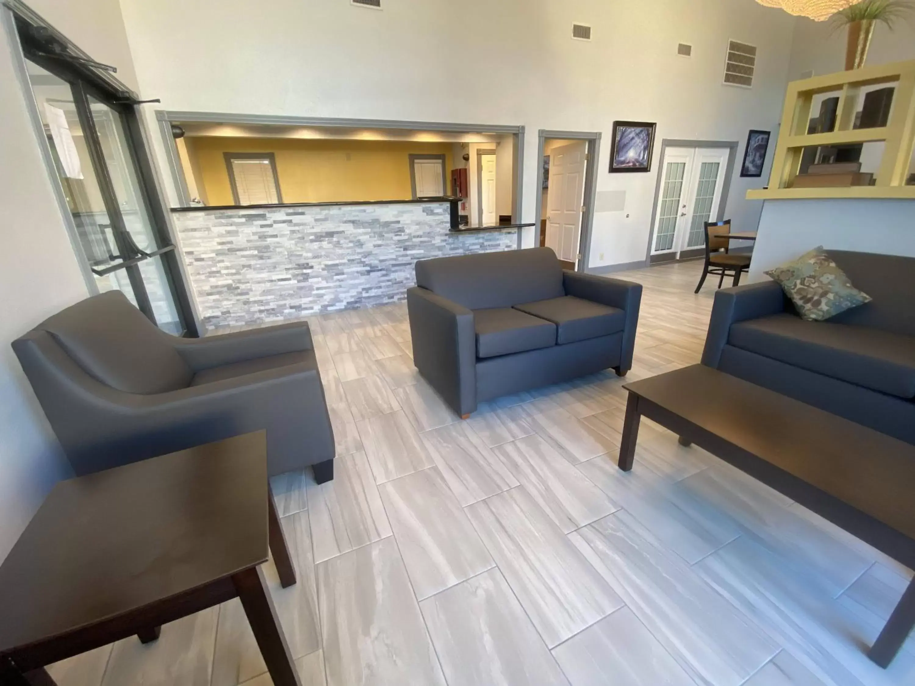 Lobby or reception, Seating Area in SureStay Plus Hotel by Best Western Hammond