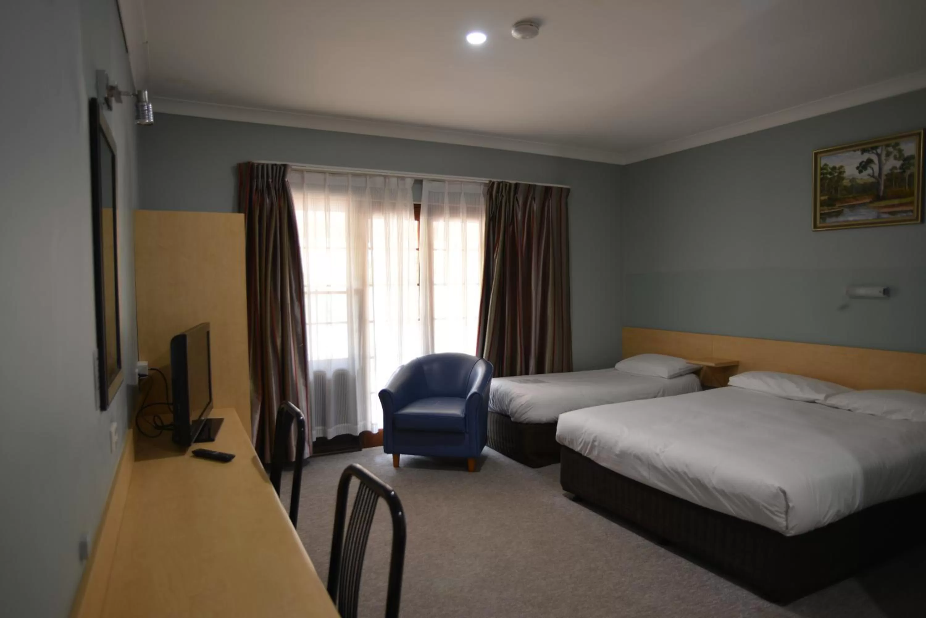 Bed in Poplars Inn Mittagong